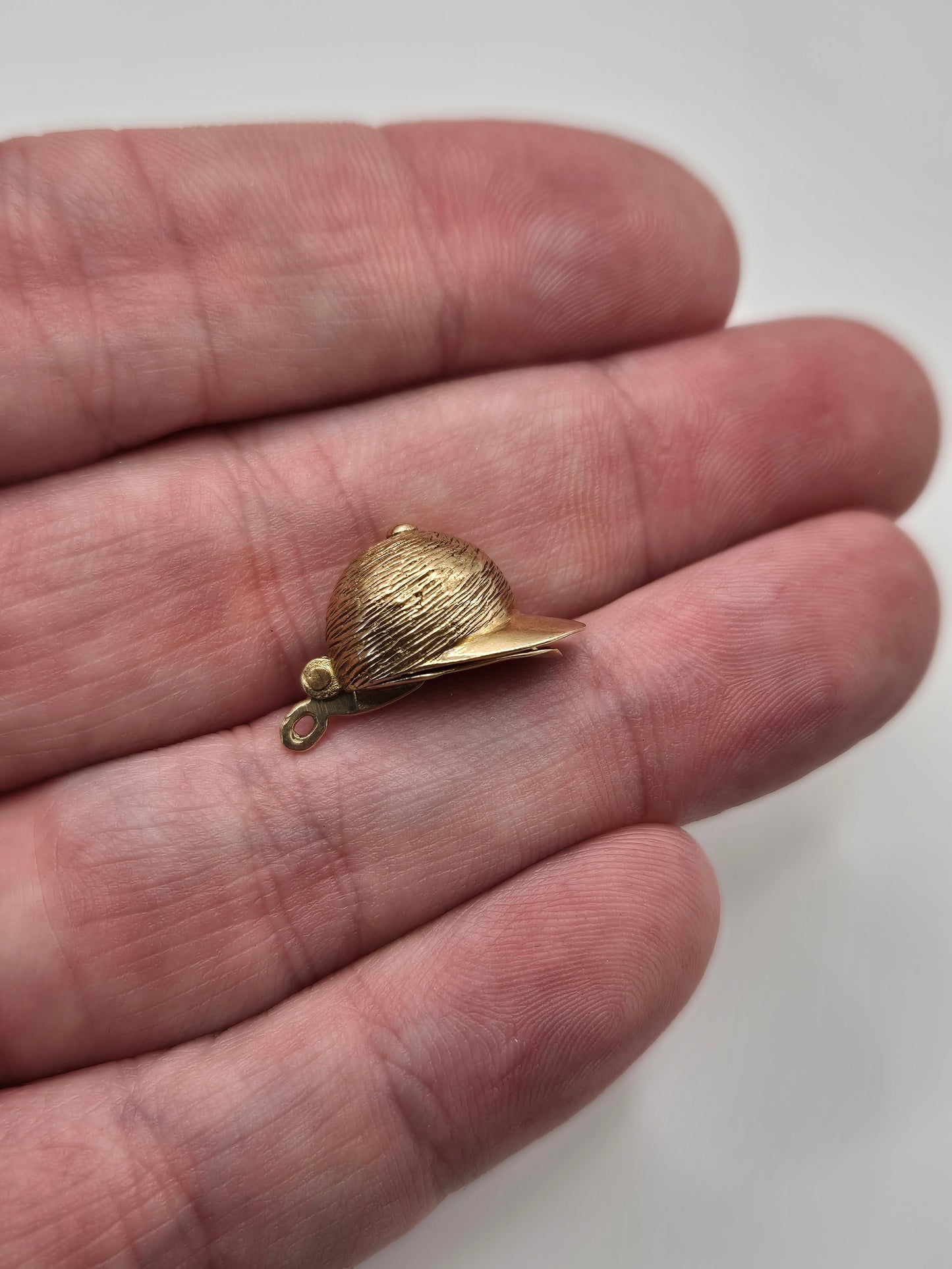 9ct gold jockey hat and horse charm