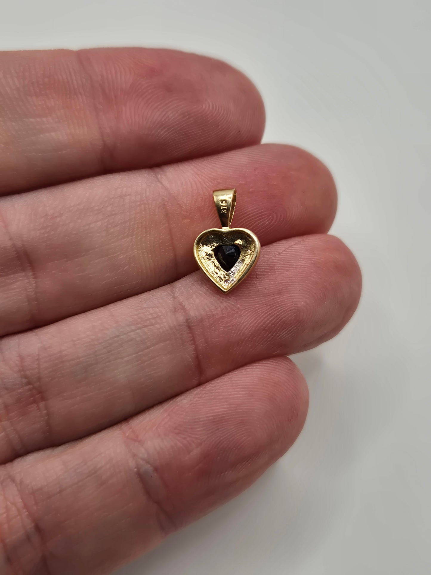 9ct gold sapphire and diamond pendant