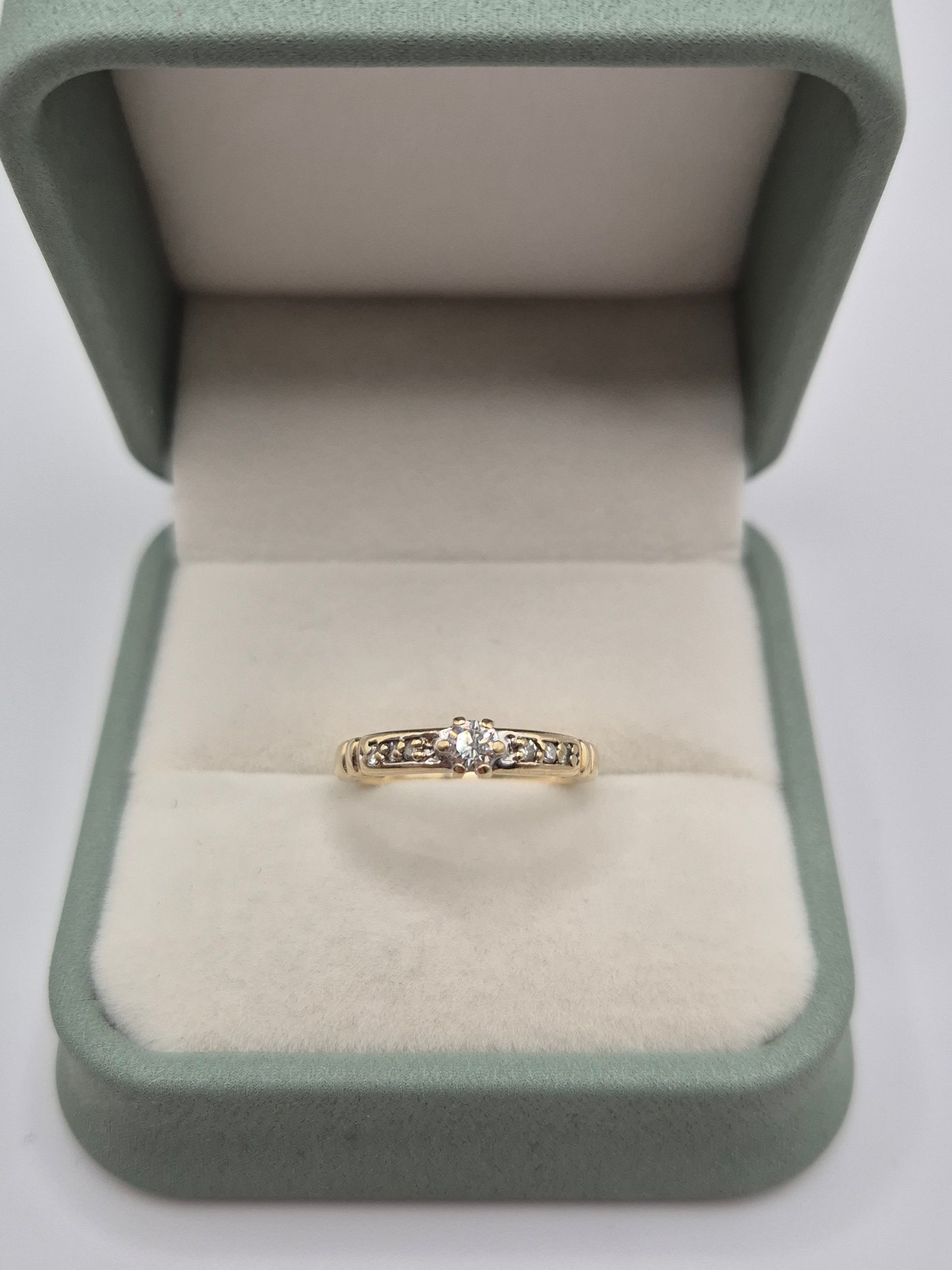 9ct gold 25 point diamond ring