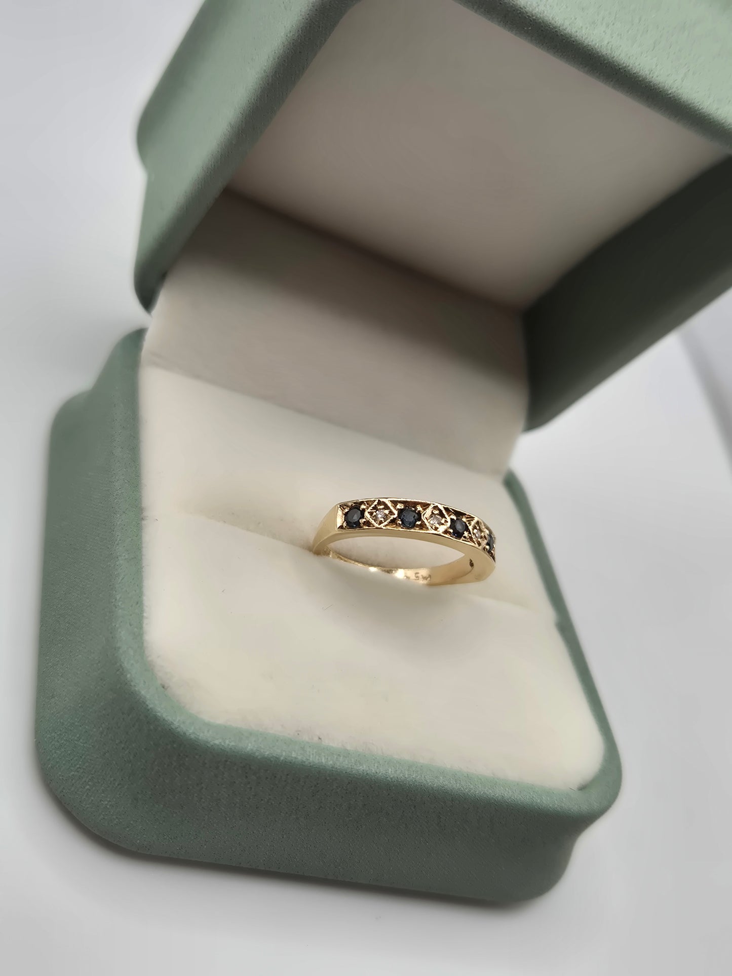 9ct gold sapphire and diamond ring