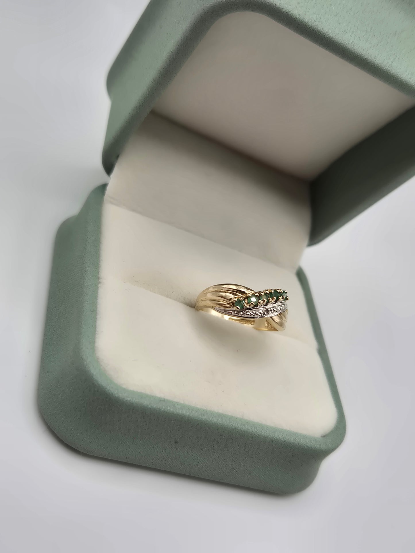 9ct gold emerald and diamond ring