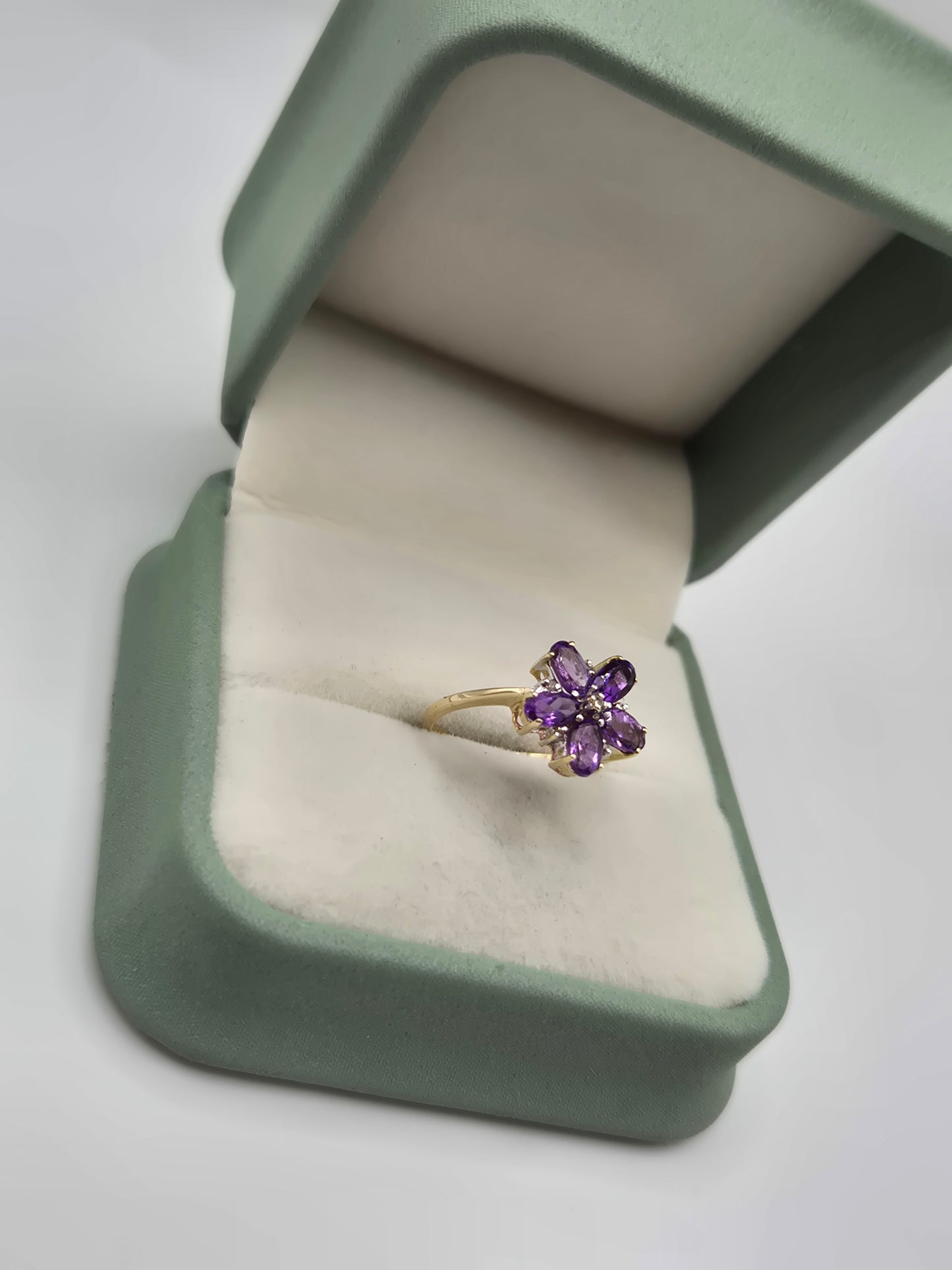 9ct gold amethyst and diamond ring