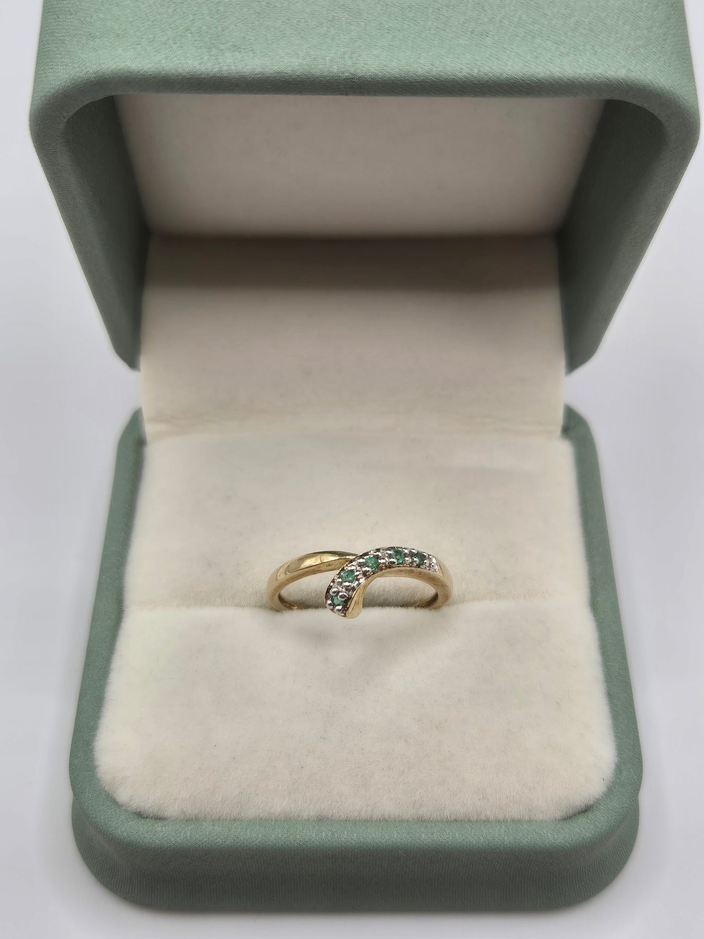 9ct gold emerald and diamond ring