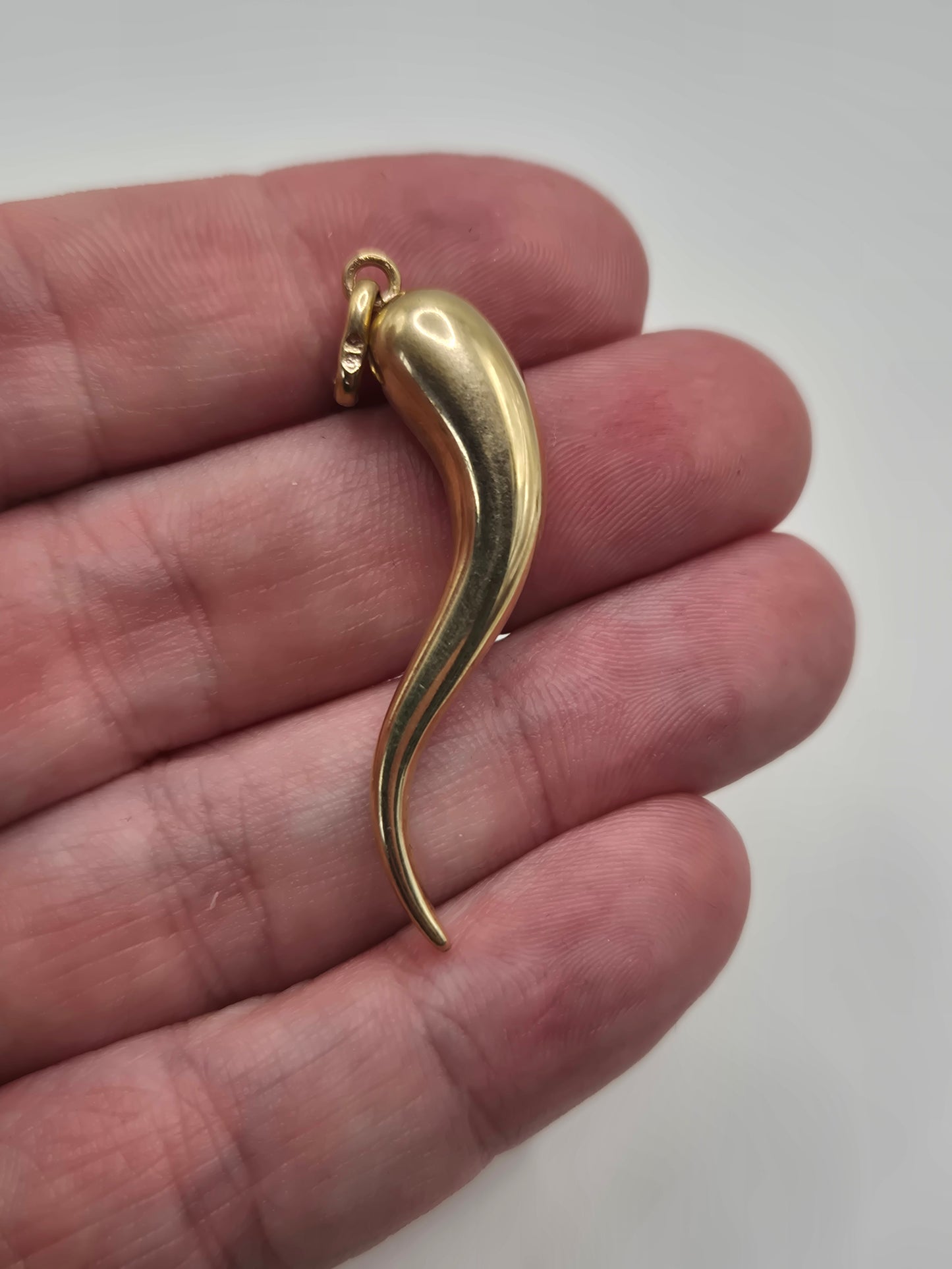 9ct gold horn of plenty pendant