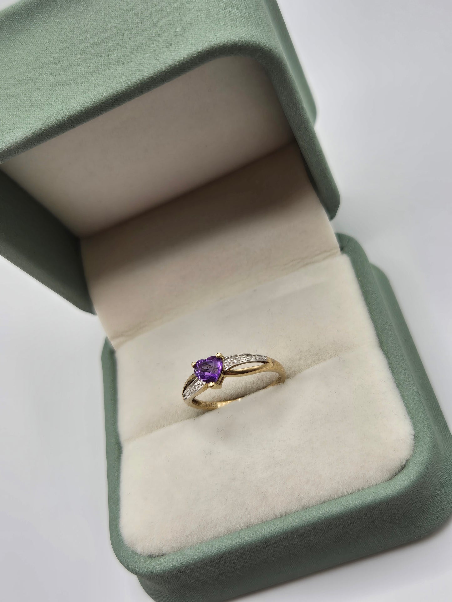 9ct gold amethyst and diamond ring