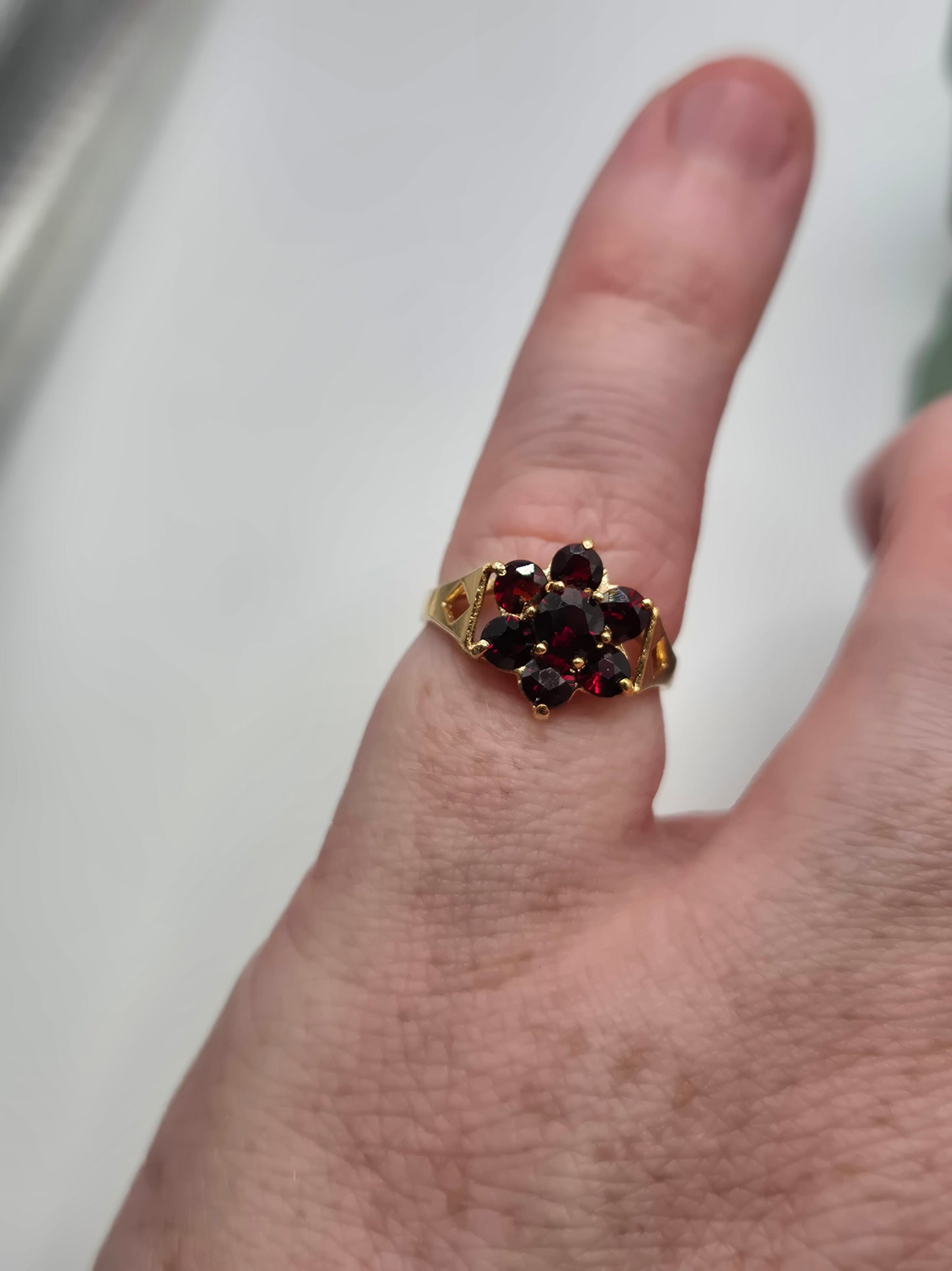 9ct gold garnet cluster ring