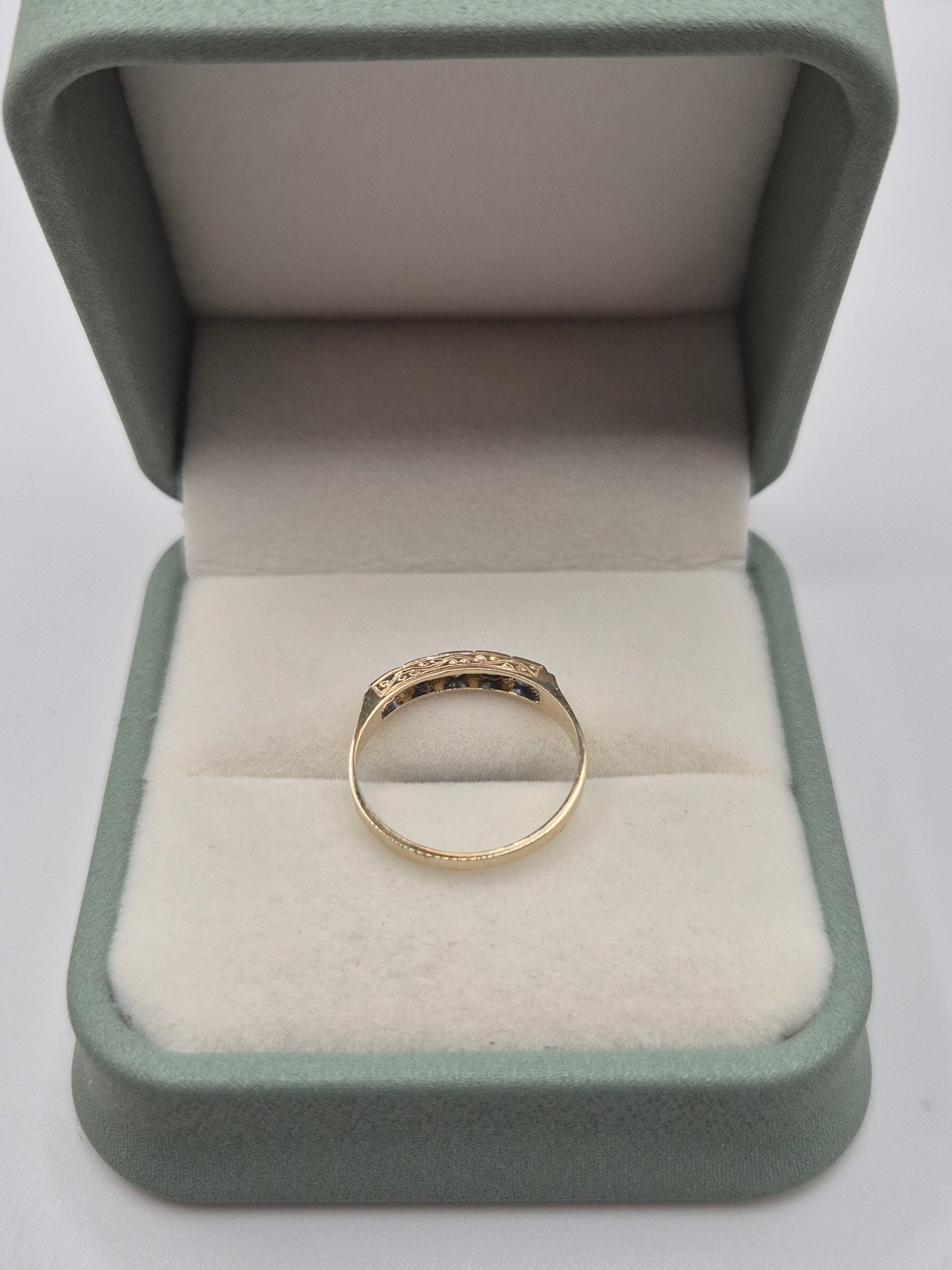 9ct gold sapphire ring