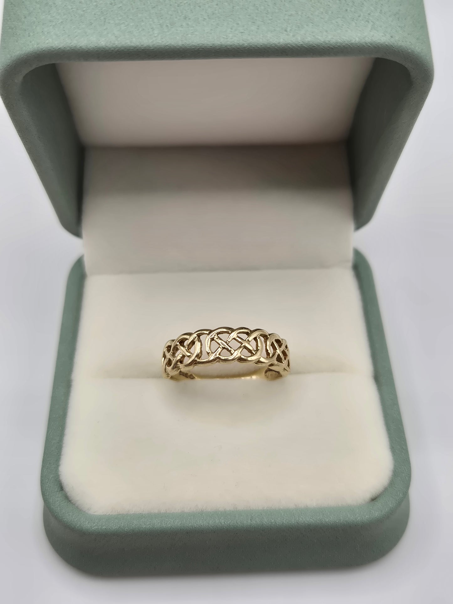 9ct gold celtic ring