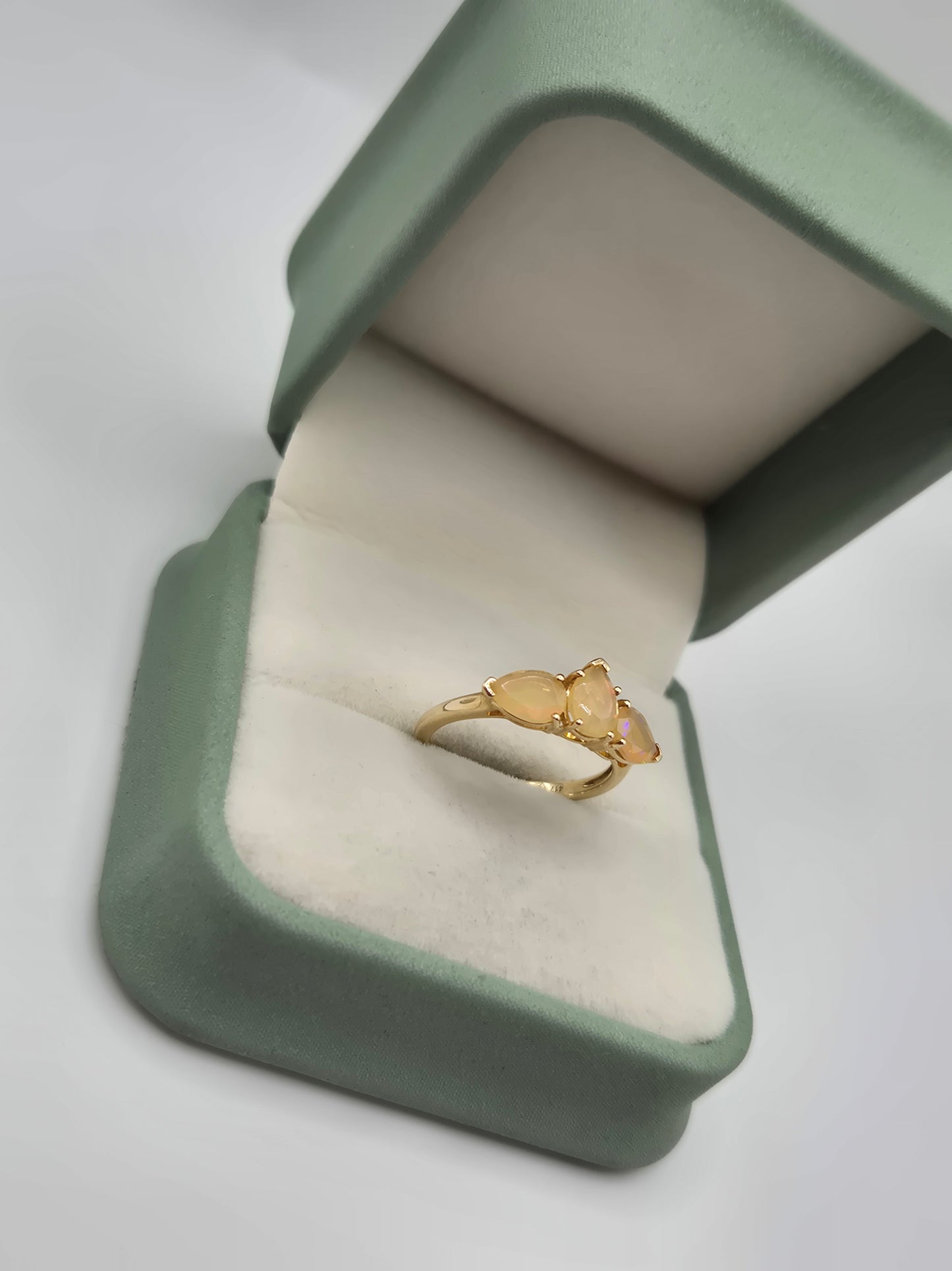 9ct gold opal ring