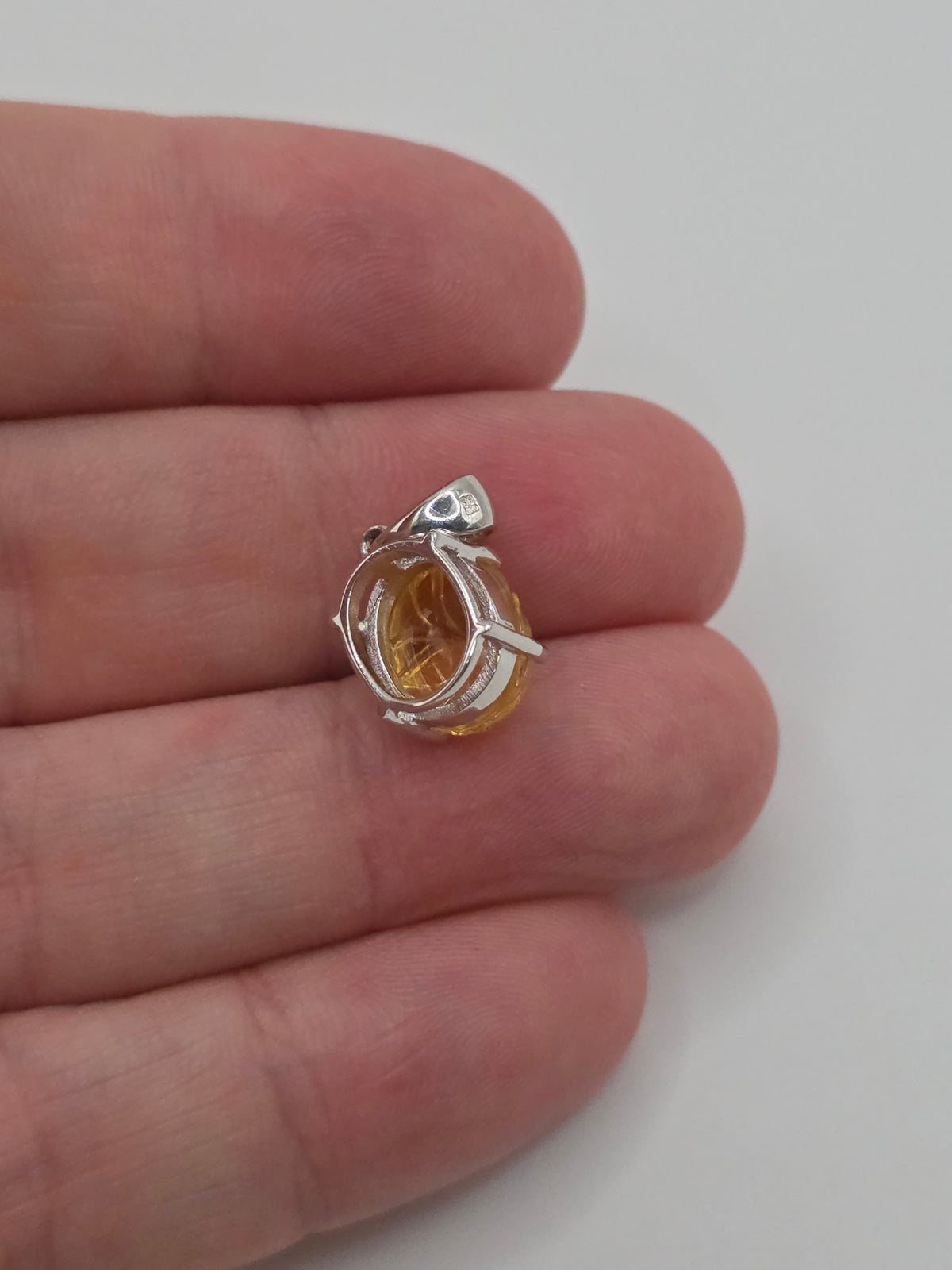 9ct white gold carved citrine pendant