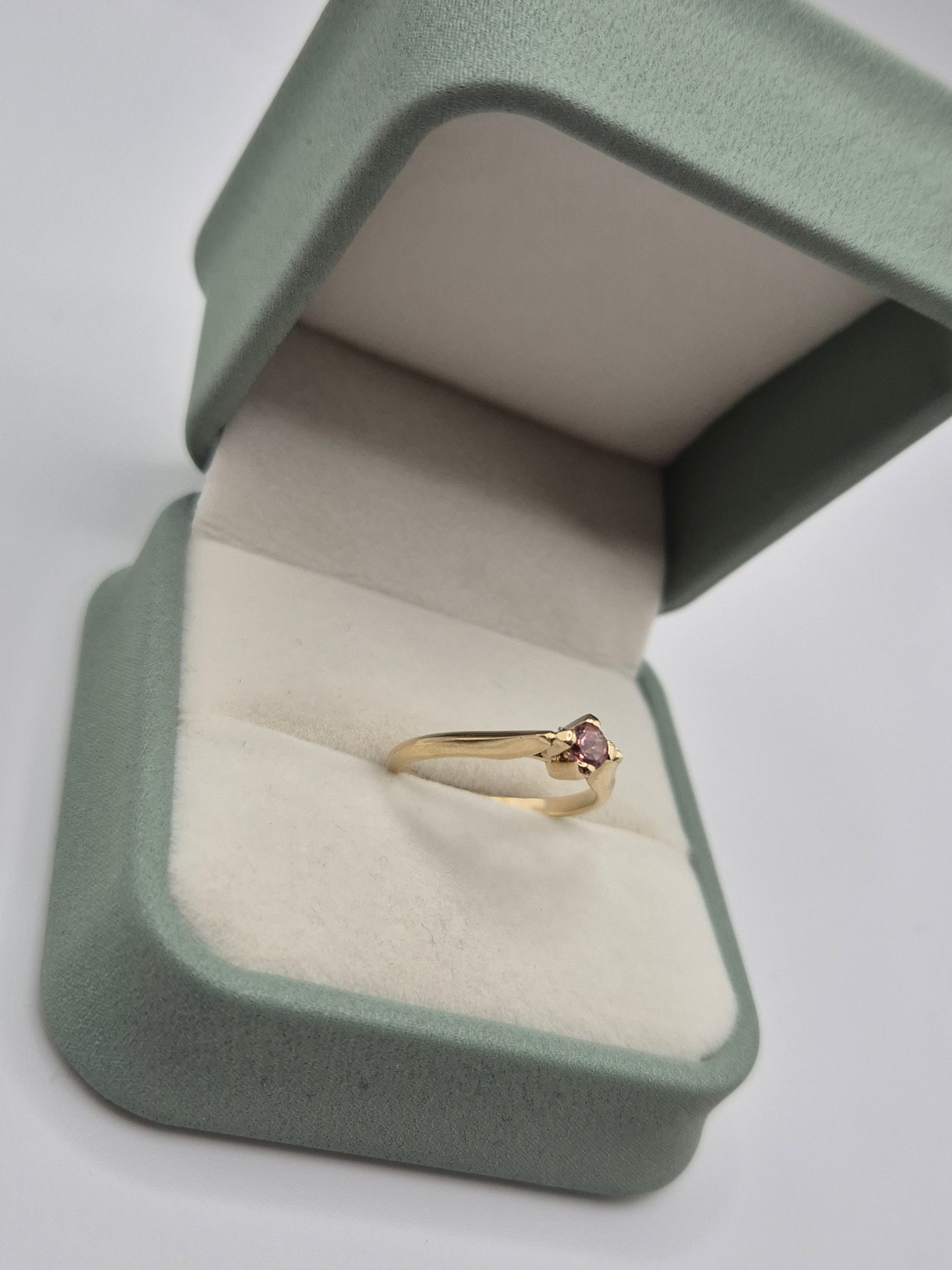 9ct gold pink topaz ring