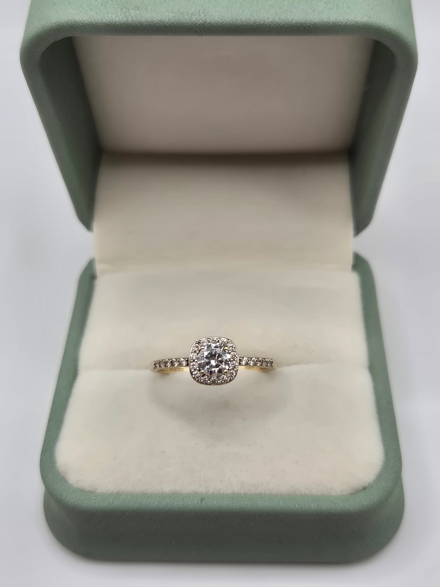 9ct gold cz cluster ring