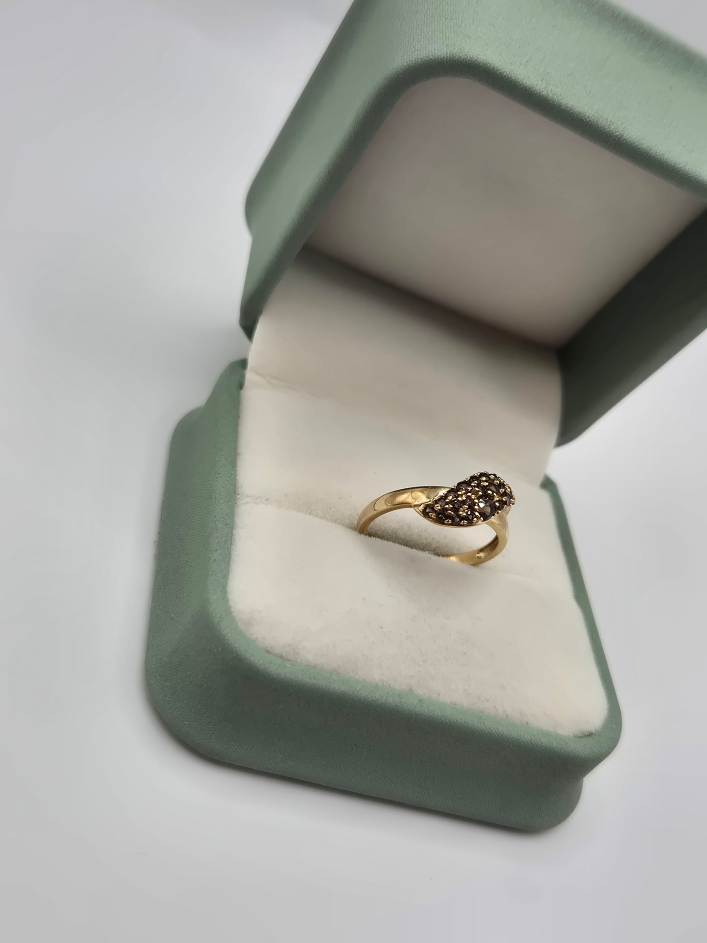 9ct gold quartz ring