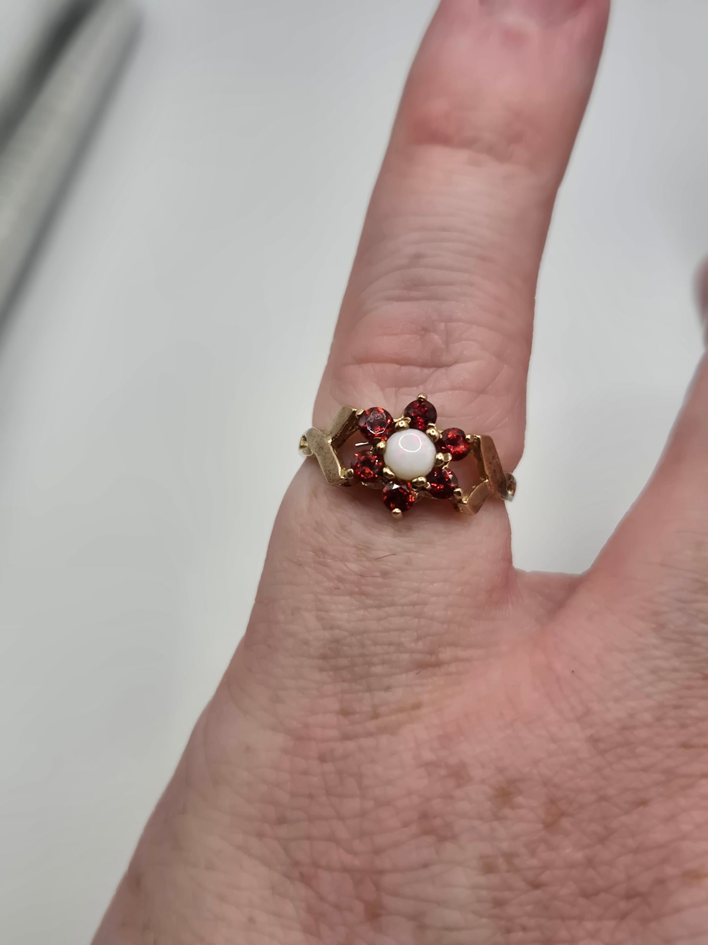 9ct gold opal and garnet ring