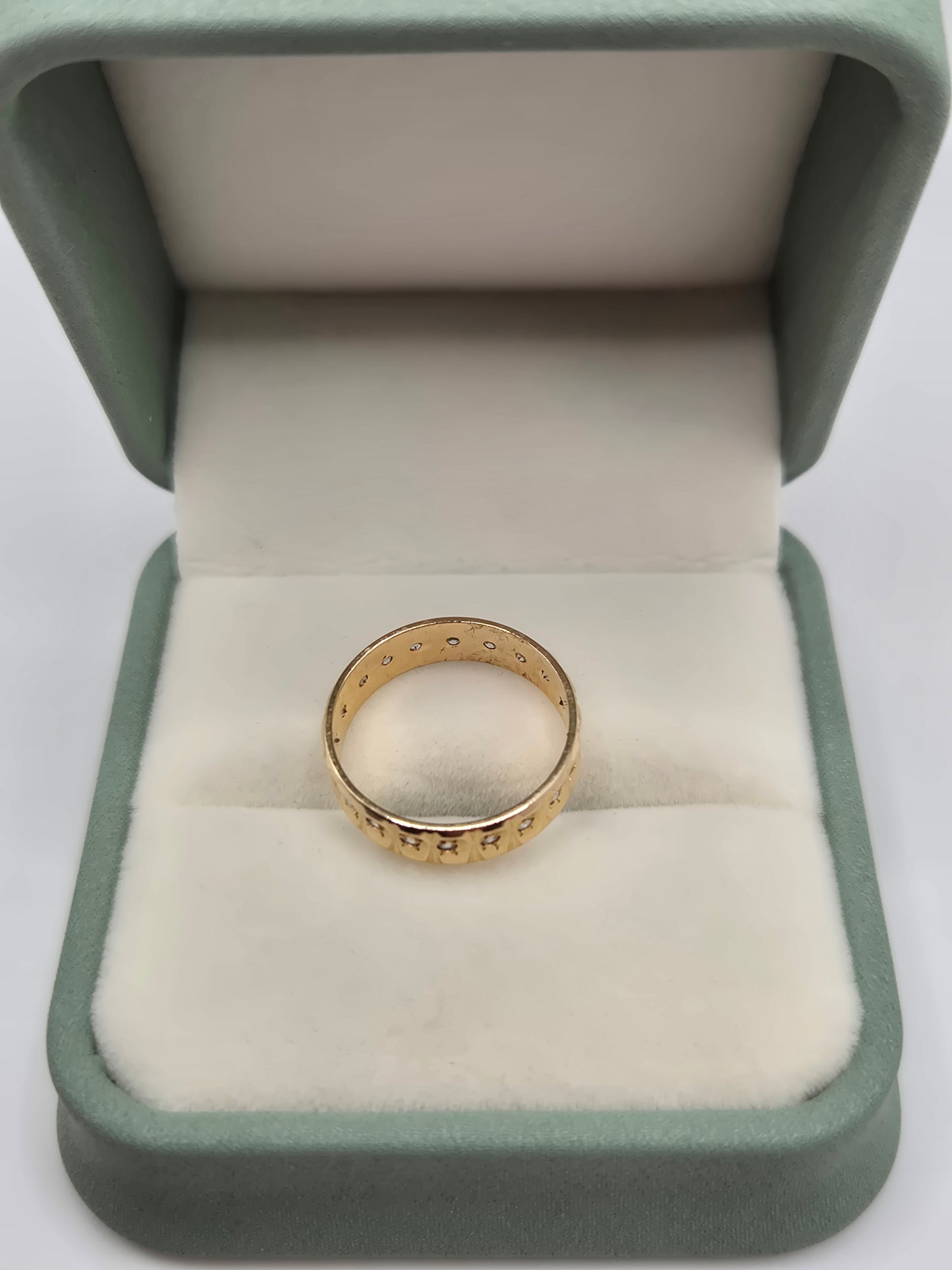 9ct gold paste eternity ring