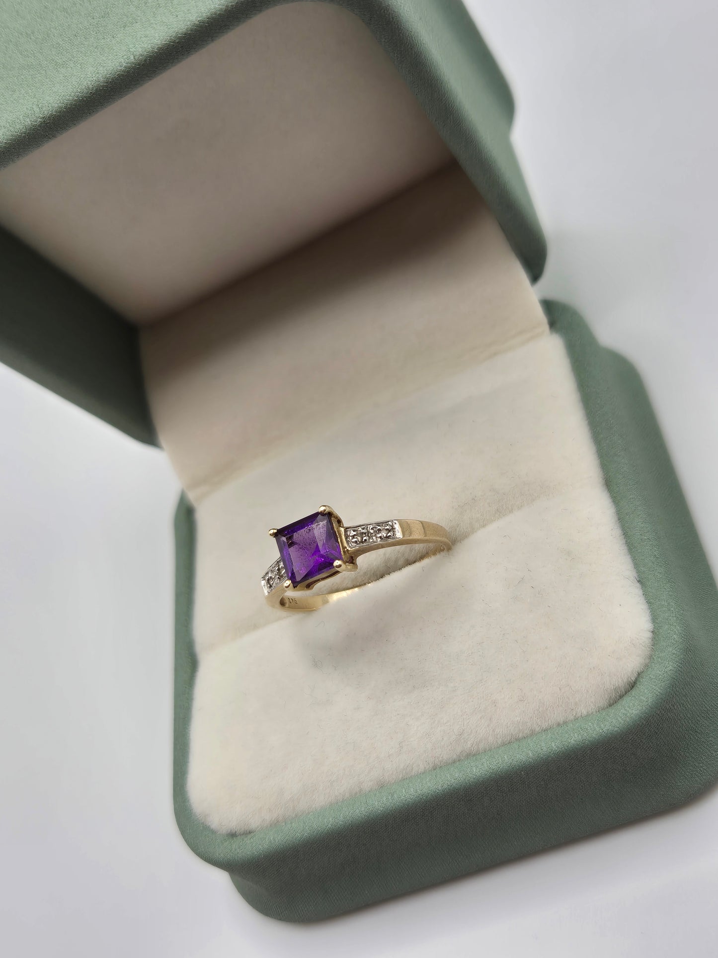 9ct gold amethyst and diamond ring
