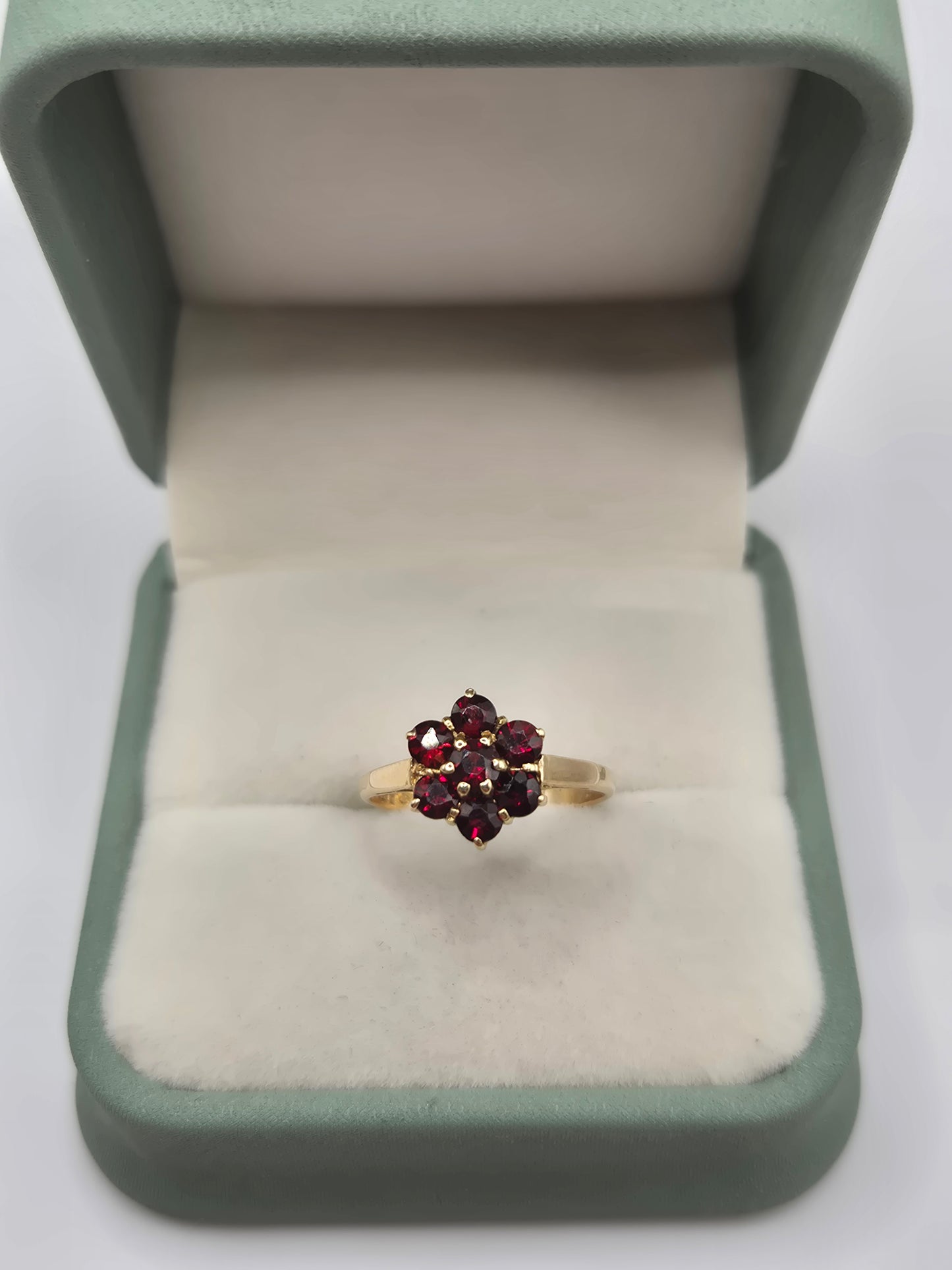 9ct gold garnet cluster ring