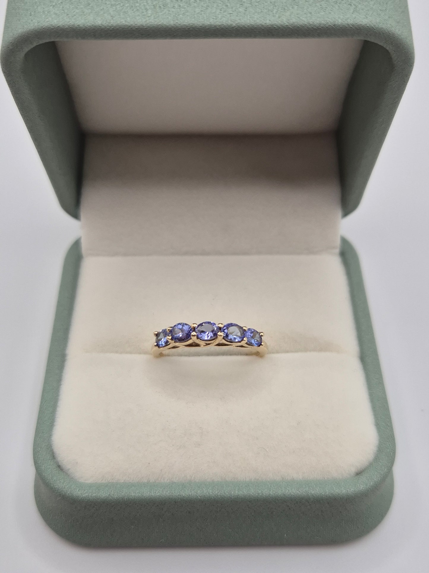 9ct gold tanzanite ring