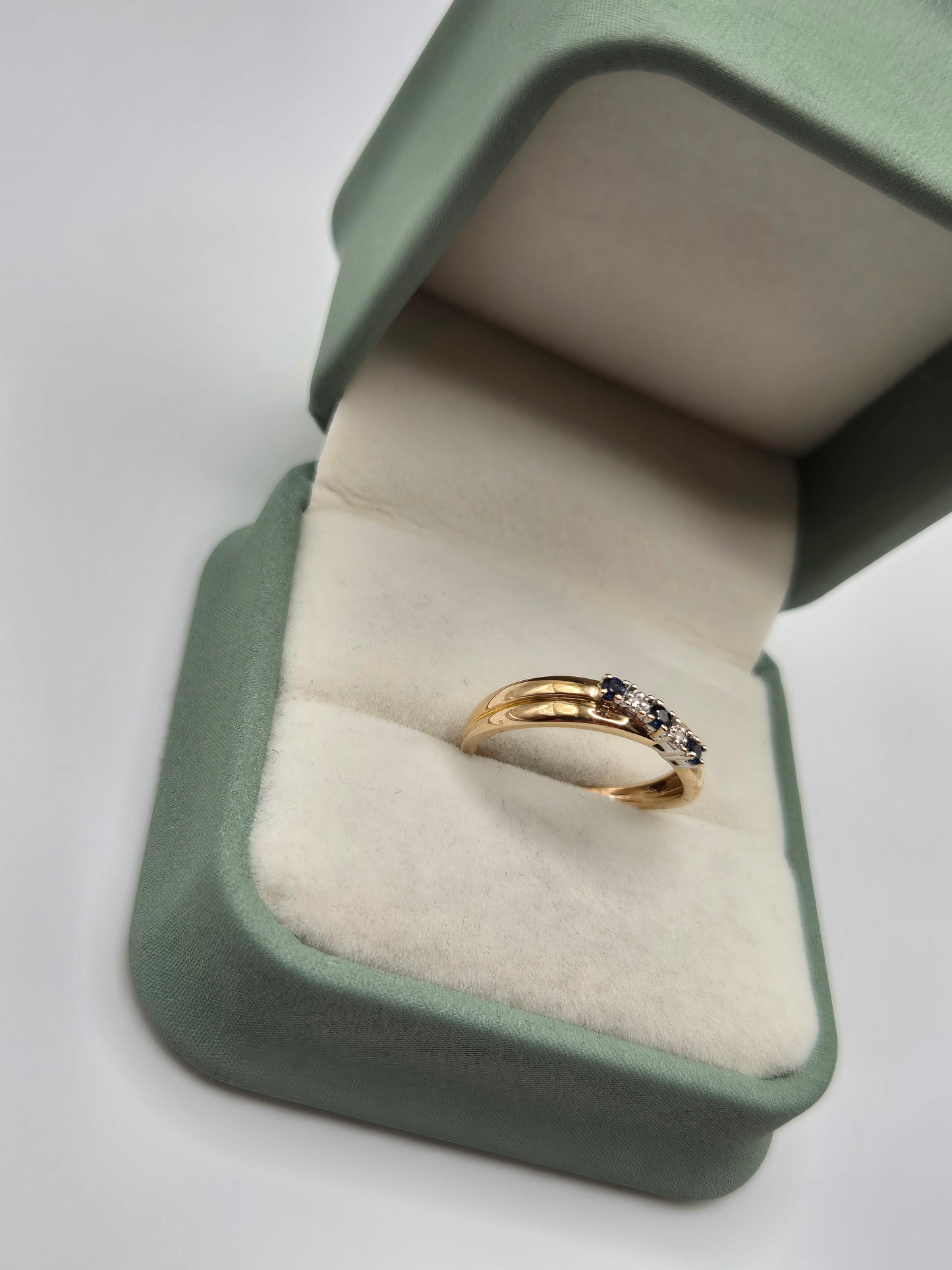 9ct gold sapphire and diamond ring