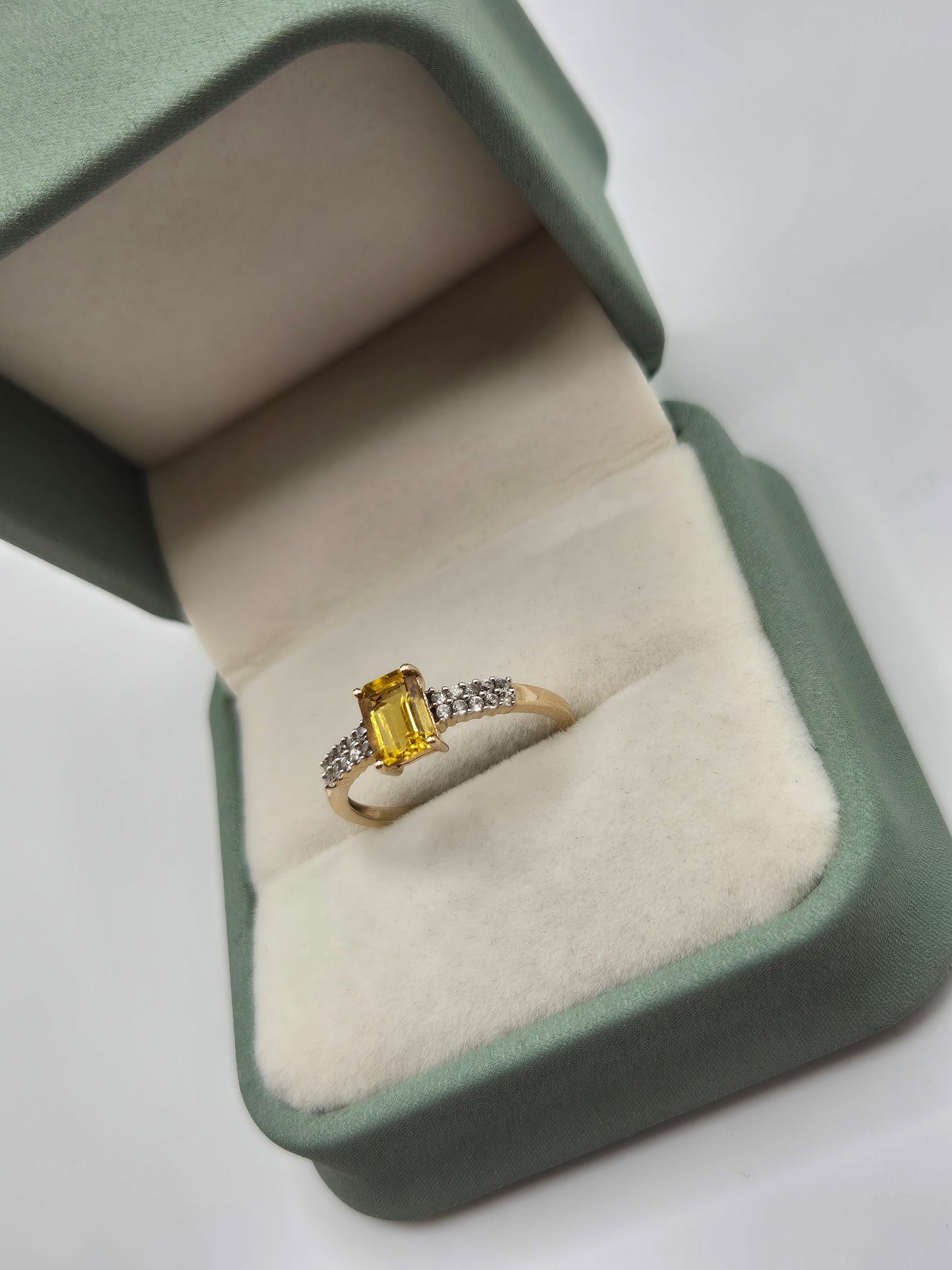 9ct gold citrine and zircon ring