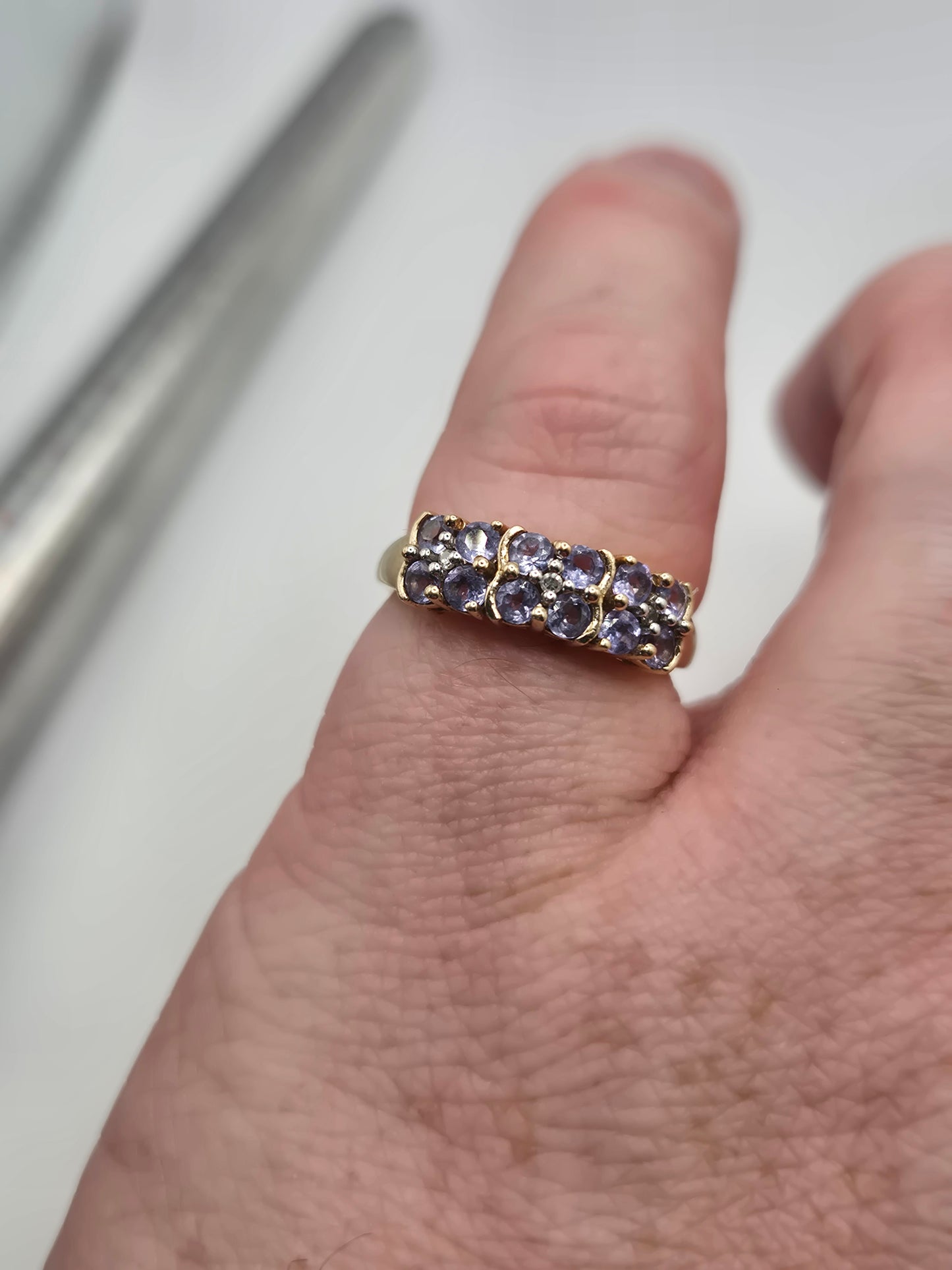 9ct gold tanzanite and diamond ring