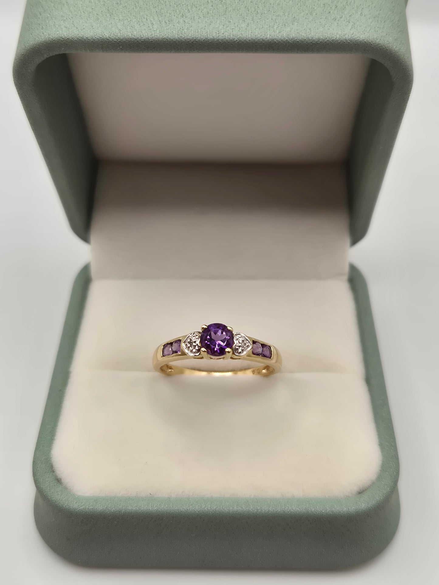 9ct gold amethyst and diamond ring