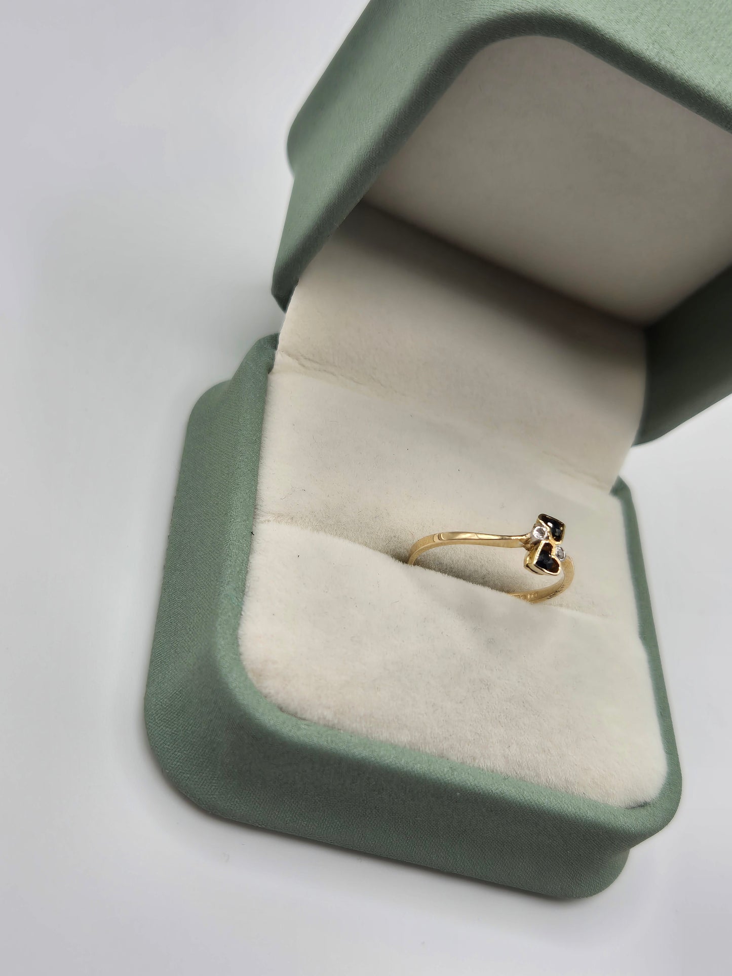 9ct gold sapphire and diamond heart ring