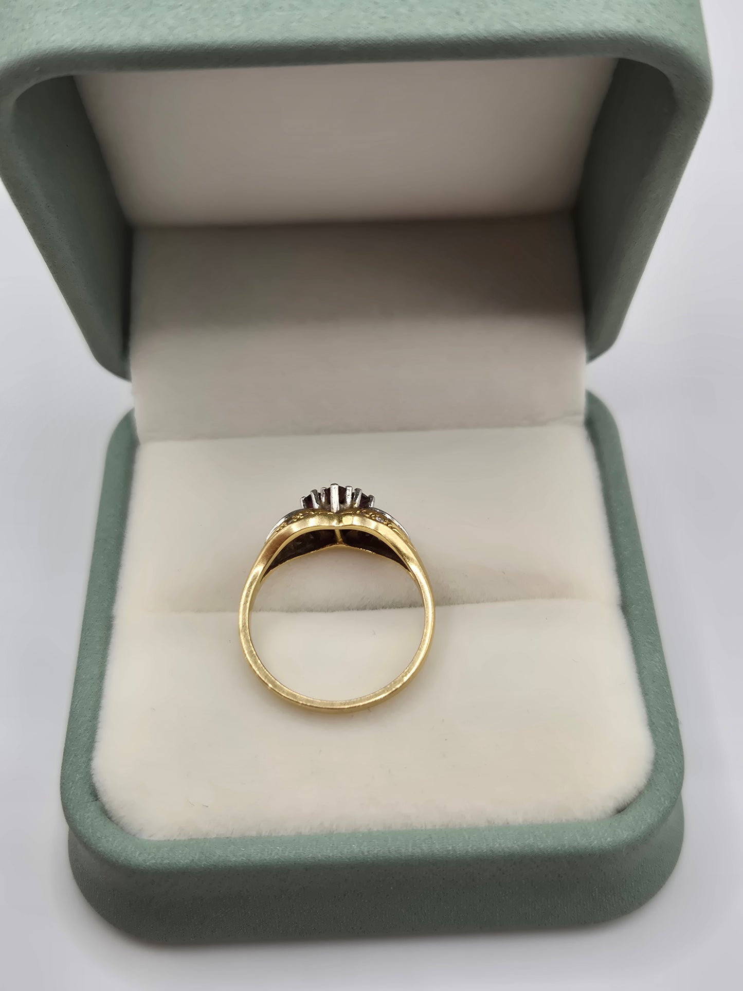 18ct gold ruby and diamond ring