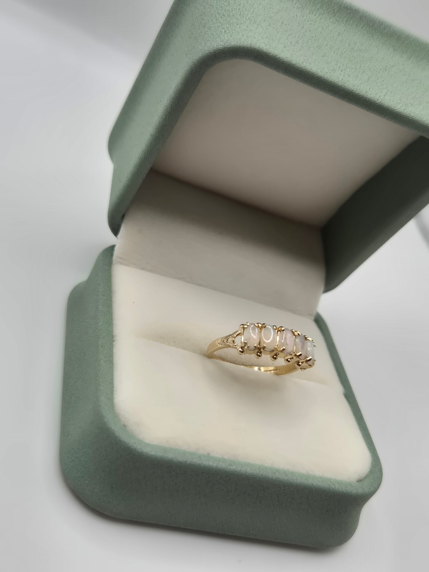 9ct gold opal ring