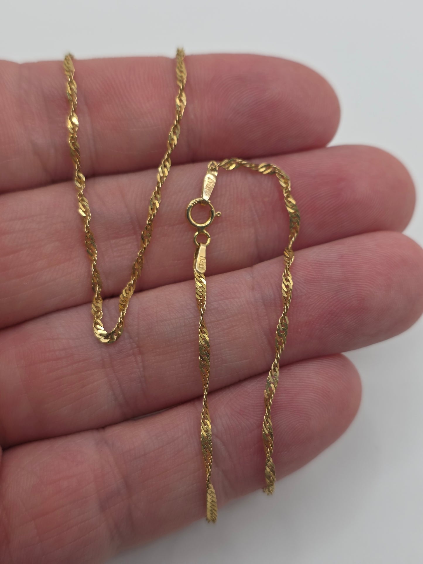 9ct gold twist link chain (62)