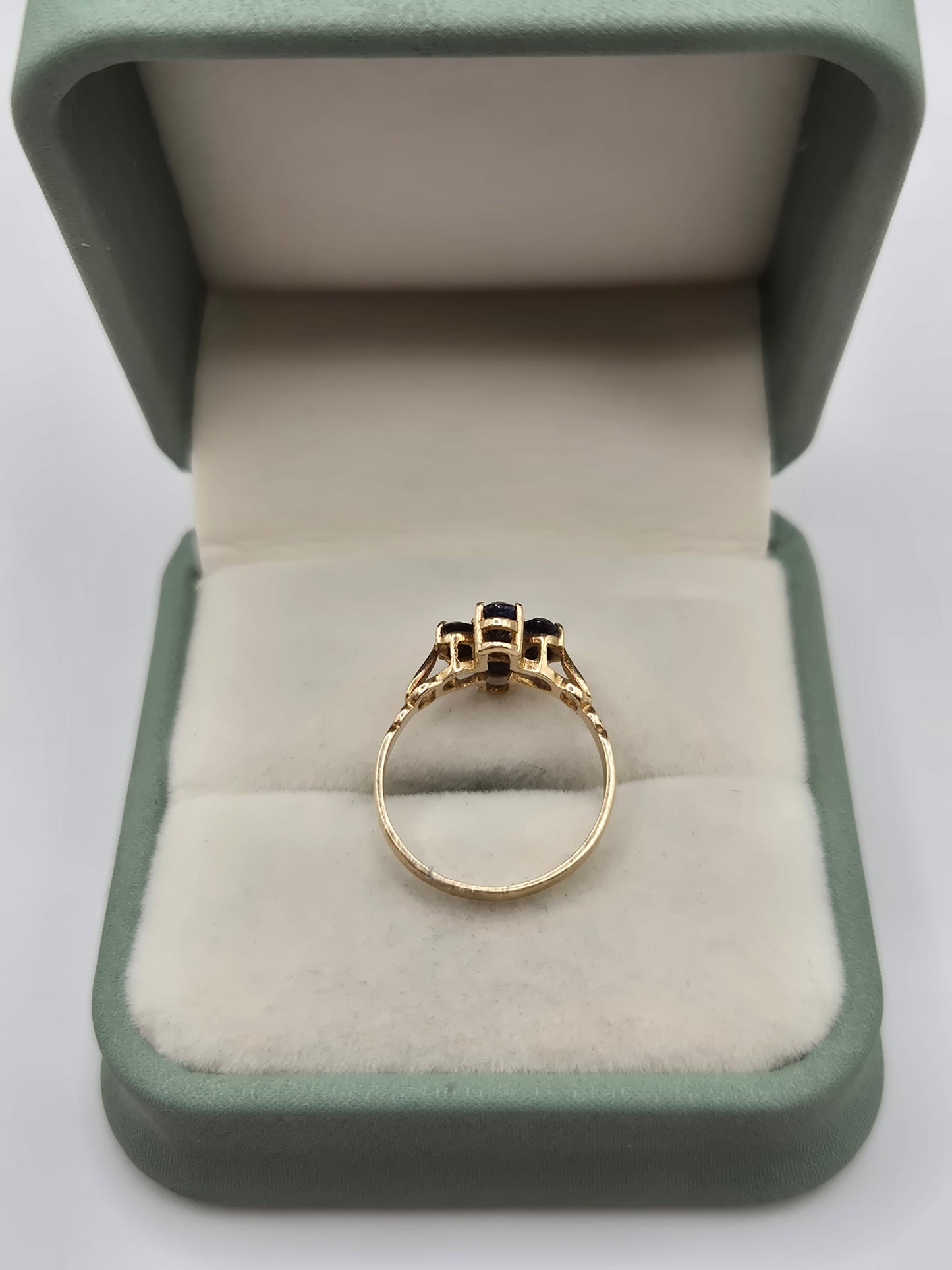 9ct gold sapphire ring