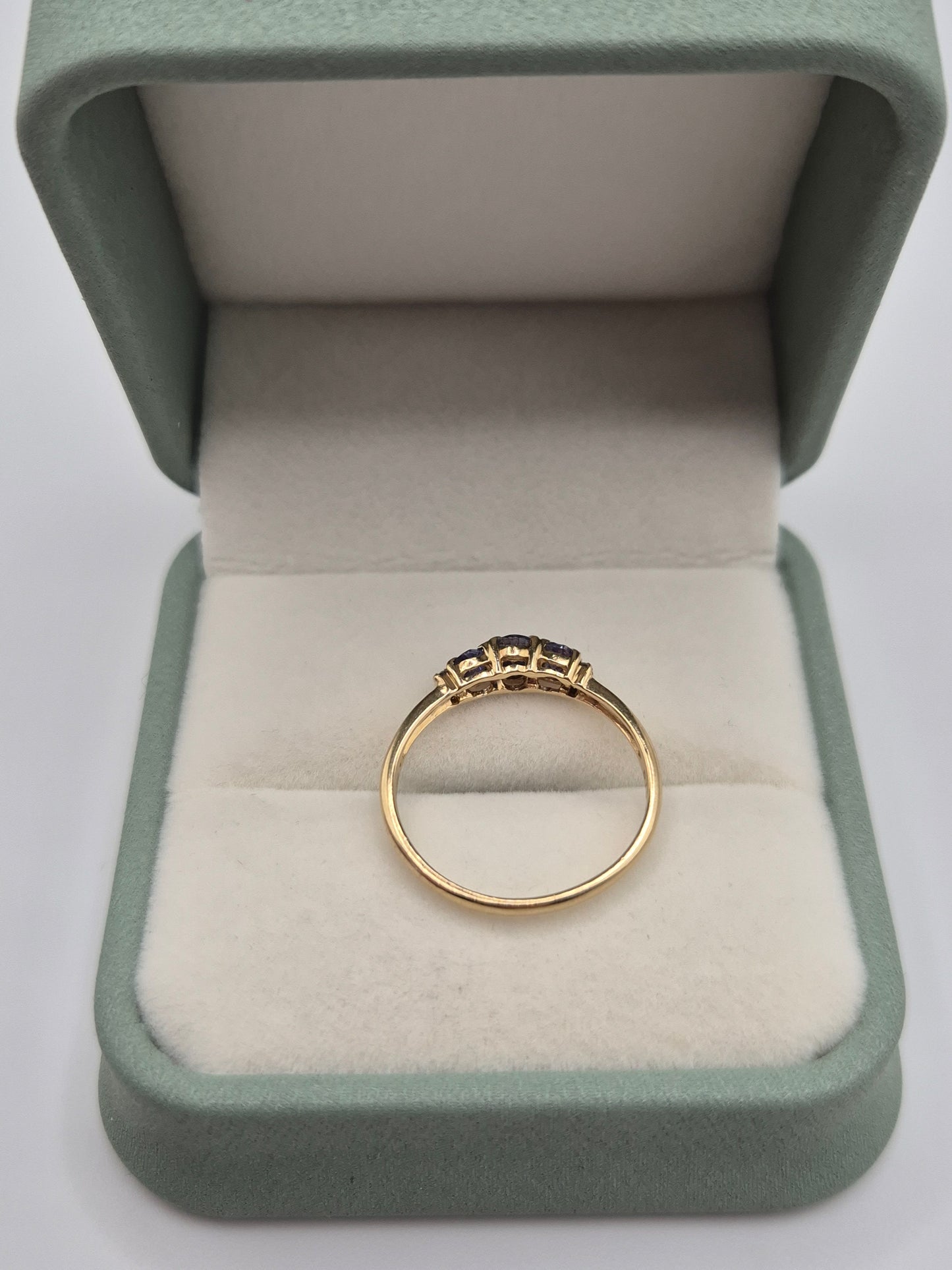 9ct gold tanzanite and diamond ring