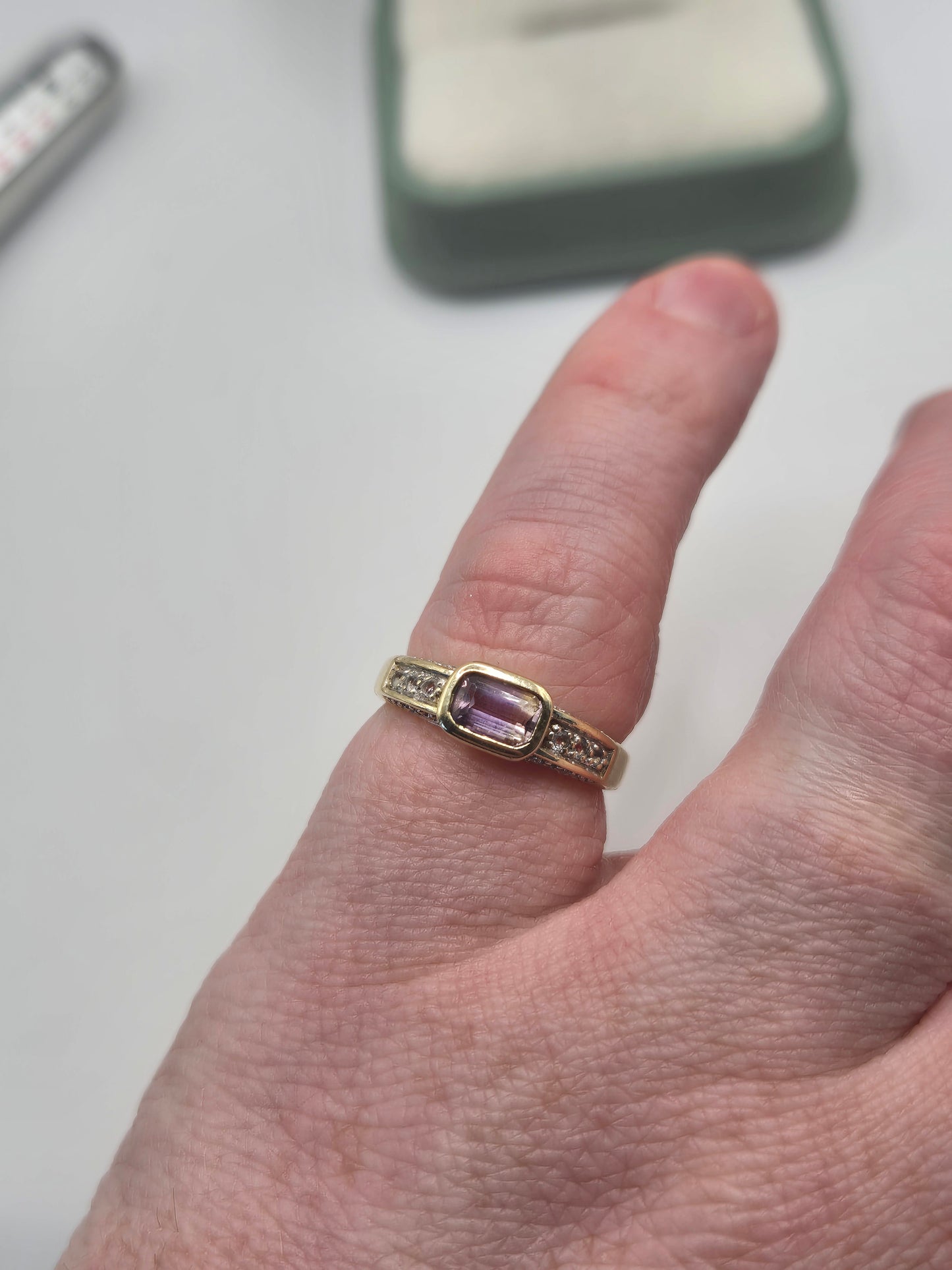 9ct gold amethyst and zircon ring