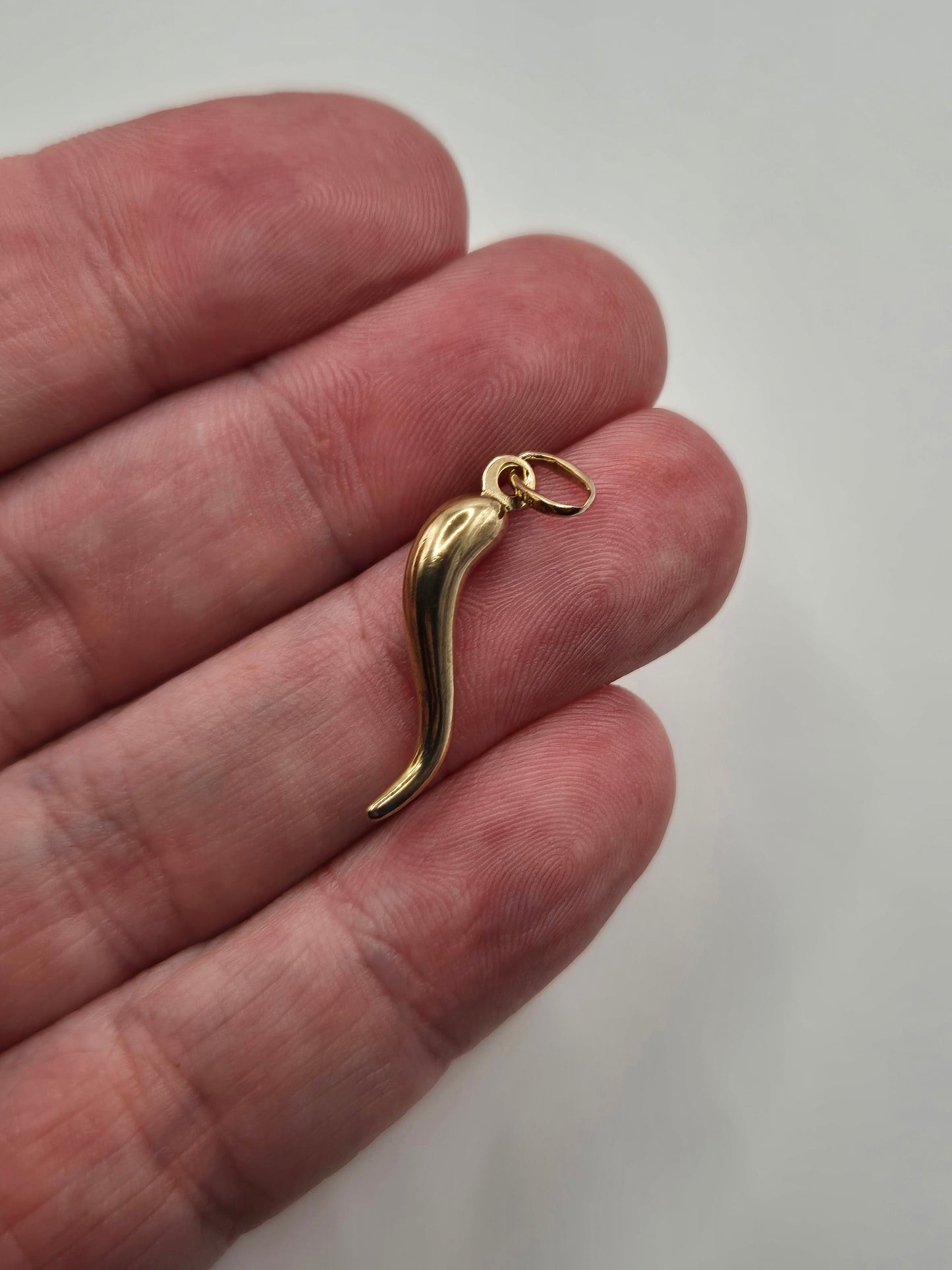 9ct gold horn of plenty pendant