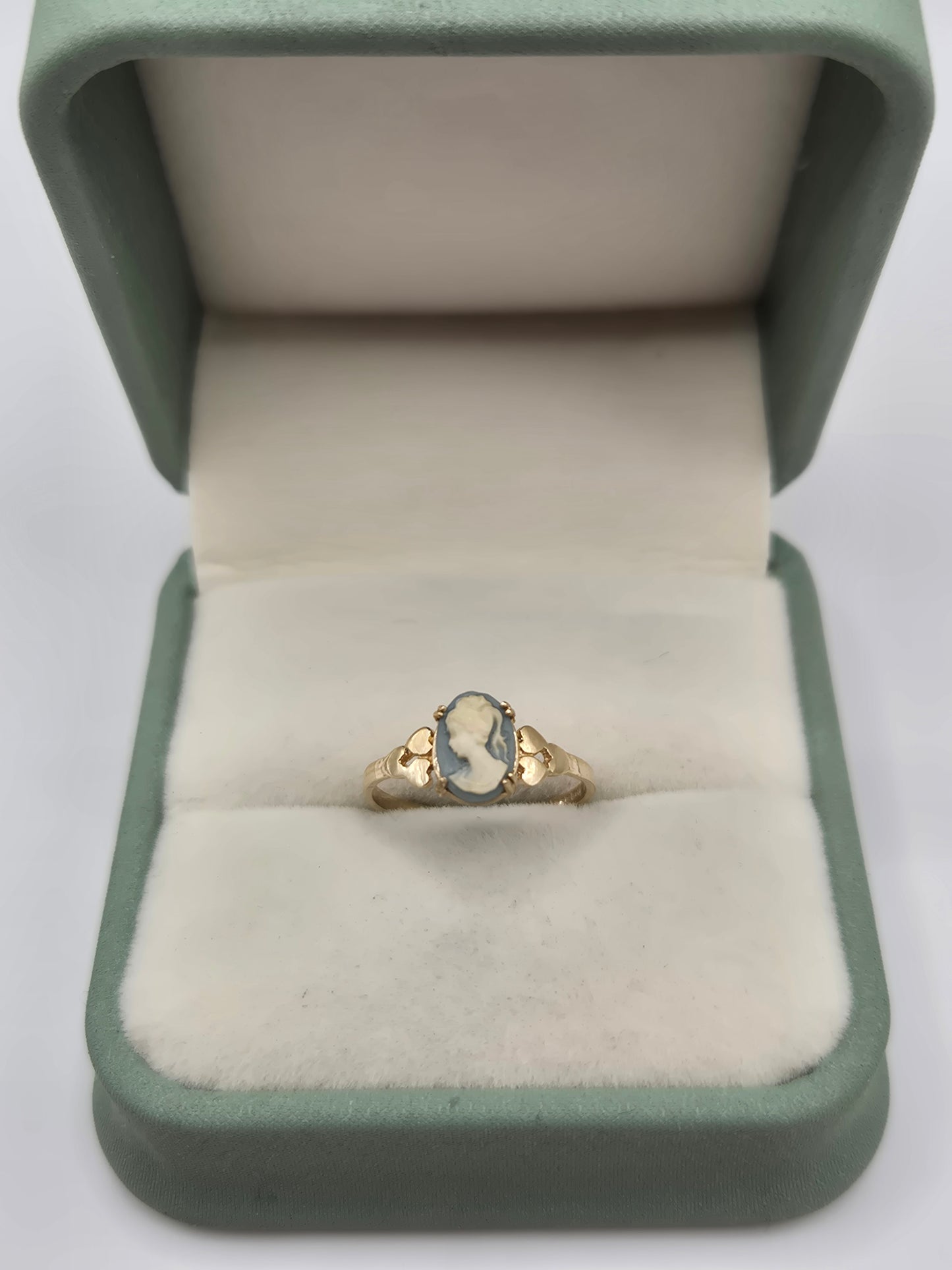 9ct gold wedgewood ring