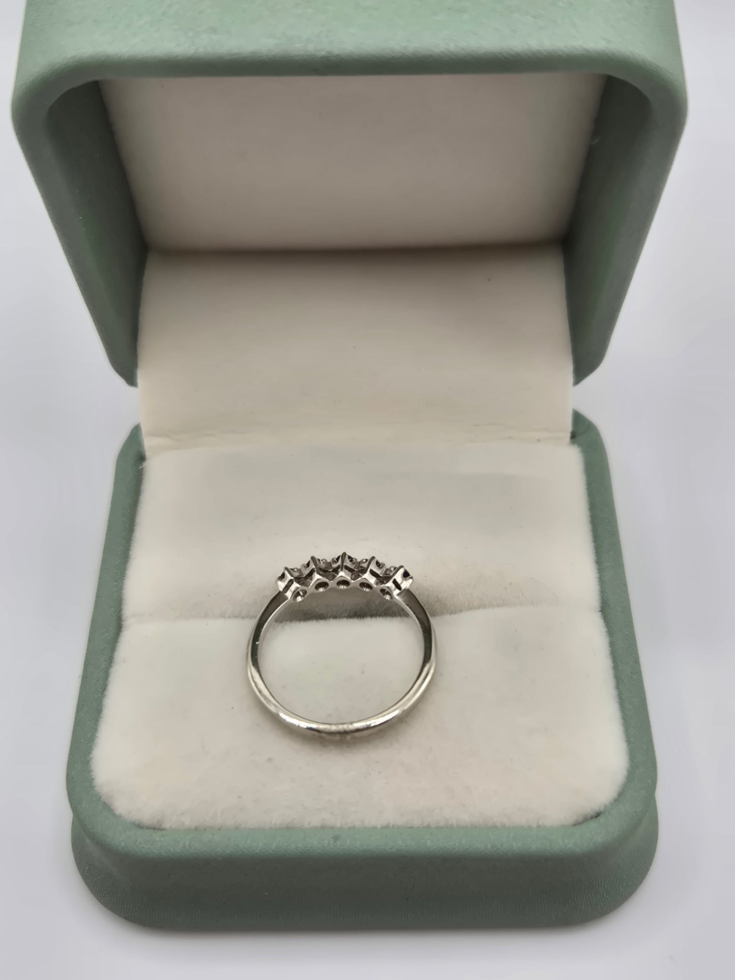 18ct white gold garnet and sapphire ring