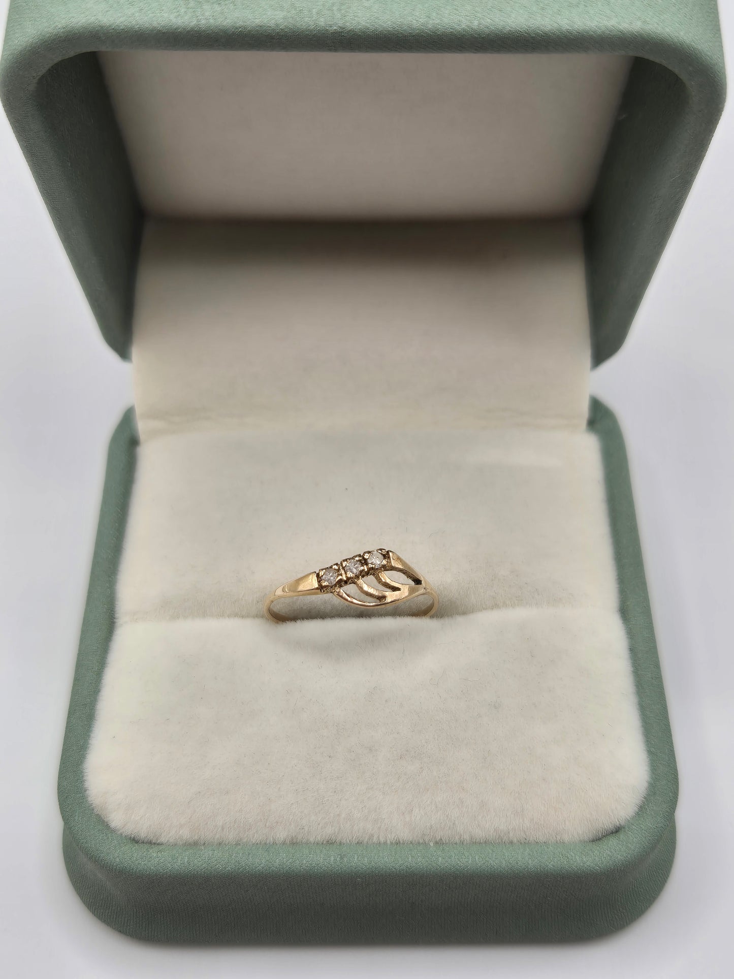9ct gold diamond ring