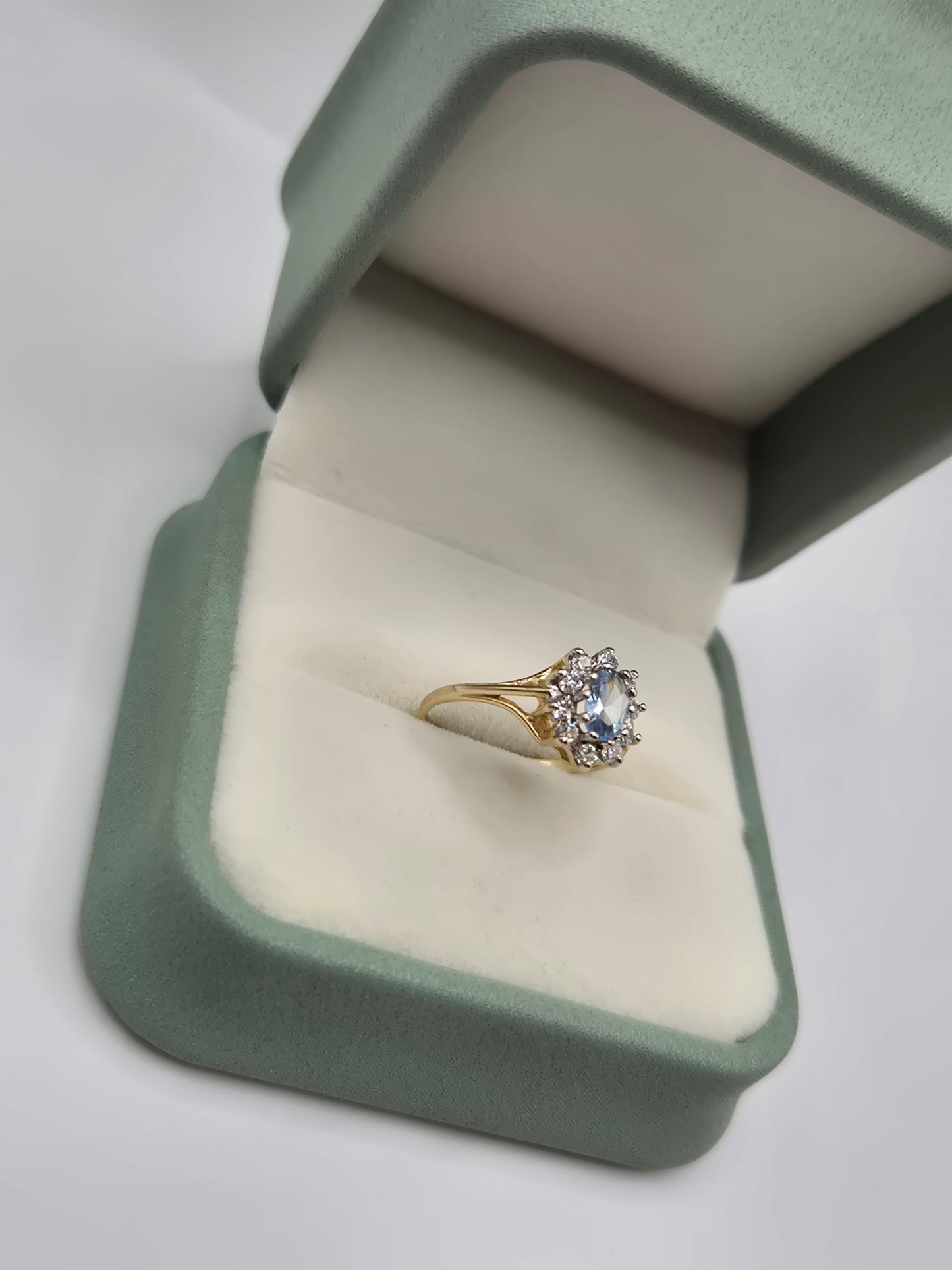 9ct gold topaz and cz ring