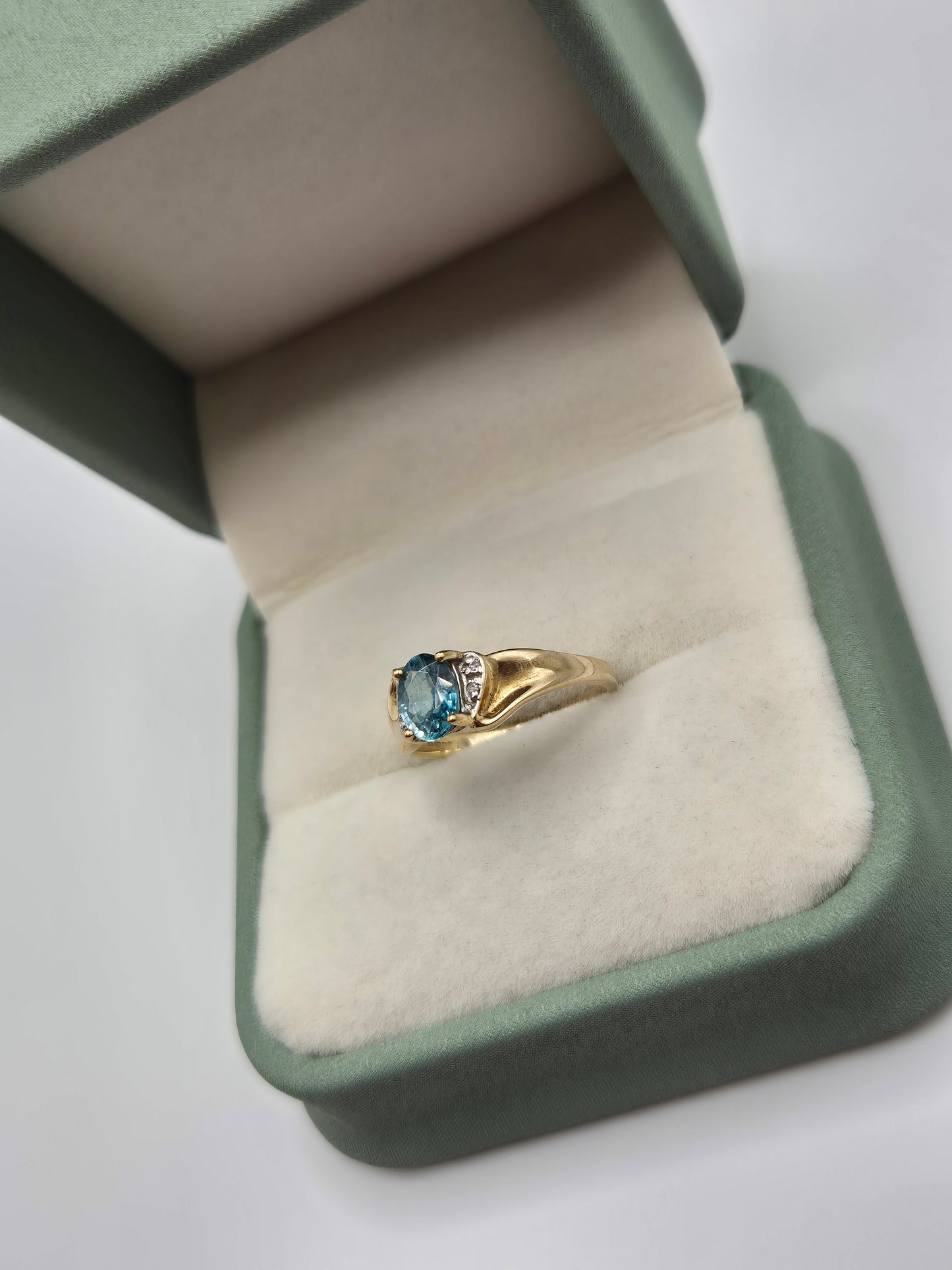 9ct gold topaz ring