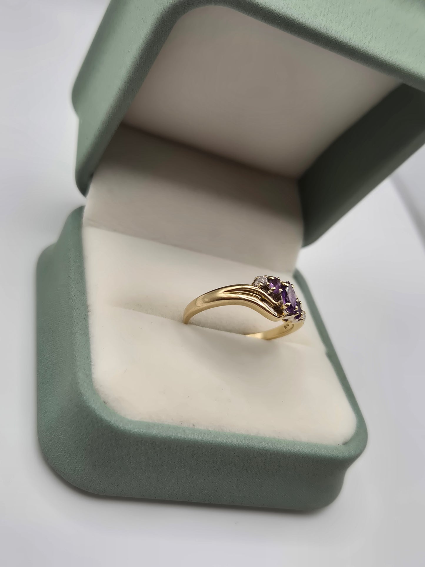 9ct gold amethyst and diamond ring