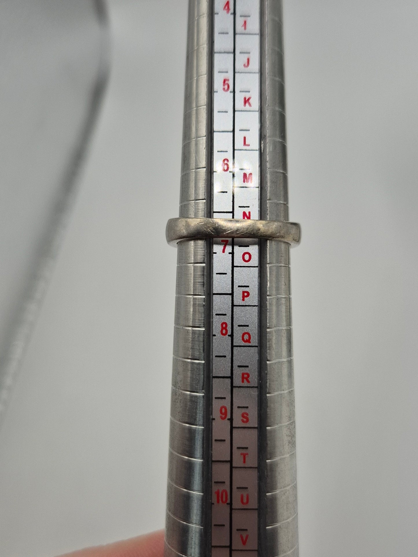 Heavy 9ct white gold tanzanite ring