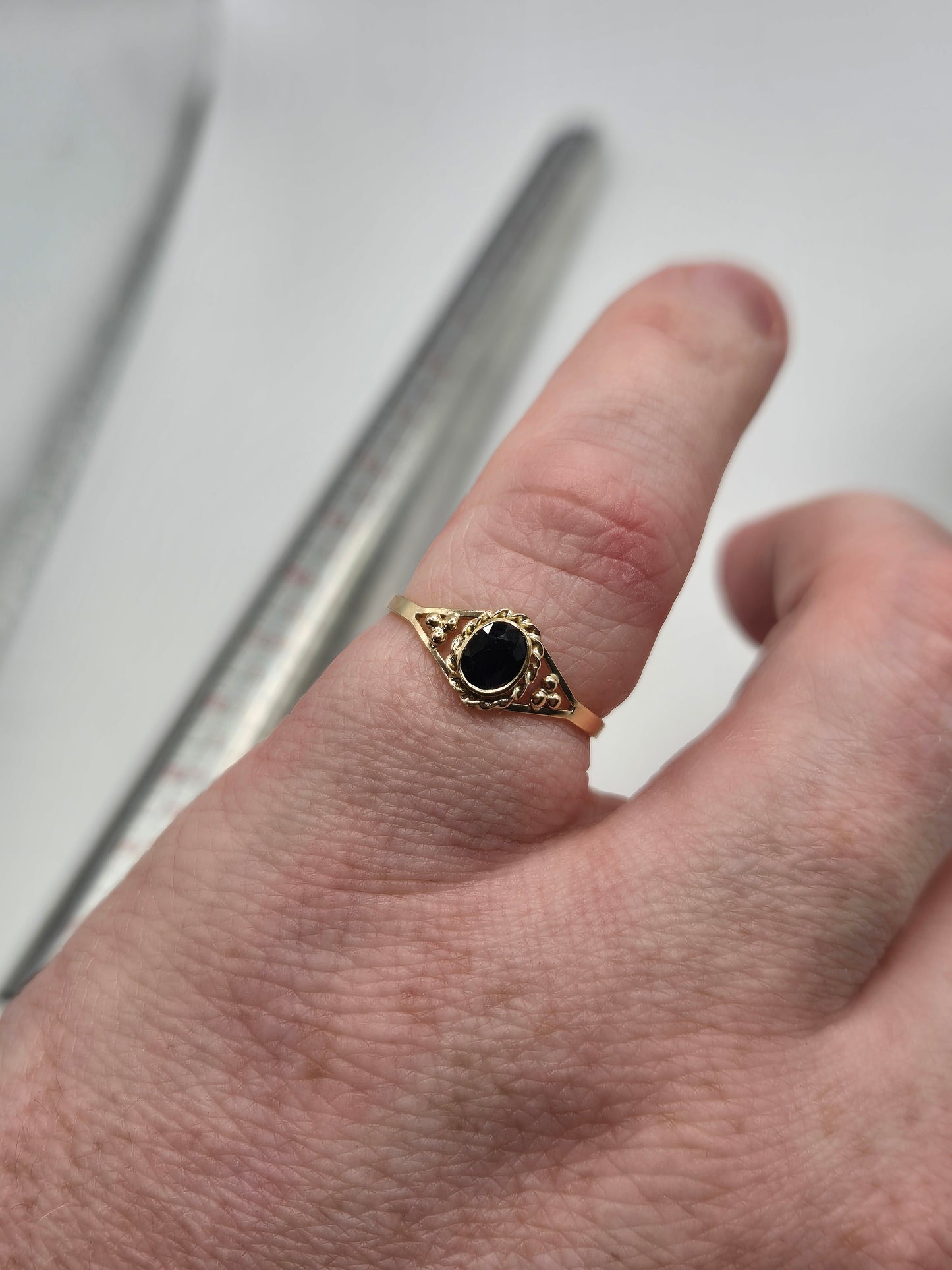 9ct gold sapphire ring