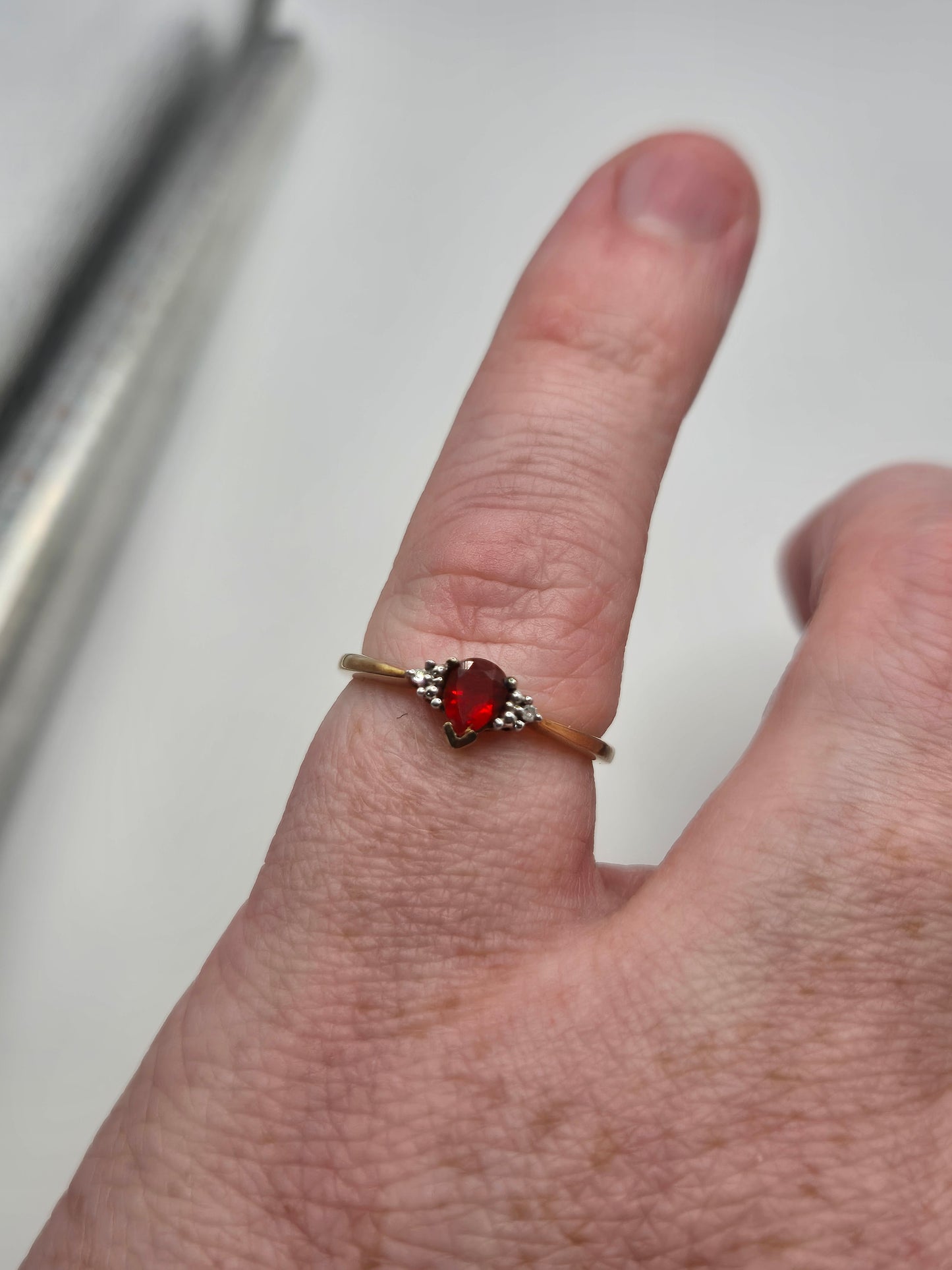 9ct gold garnet and diamond ring