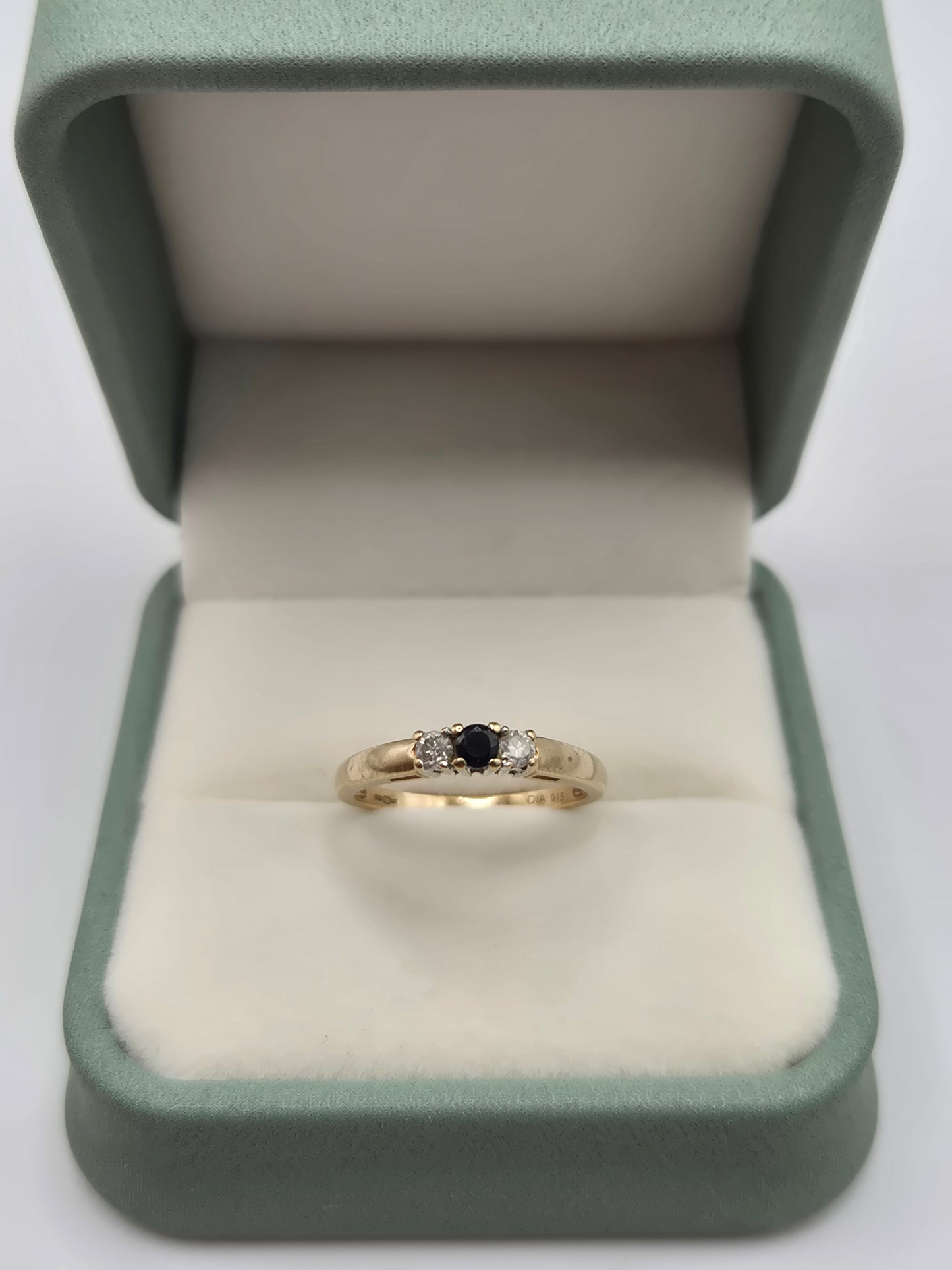 9ct gold sapphire and diamond ring