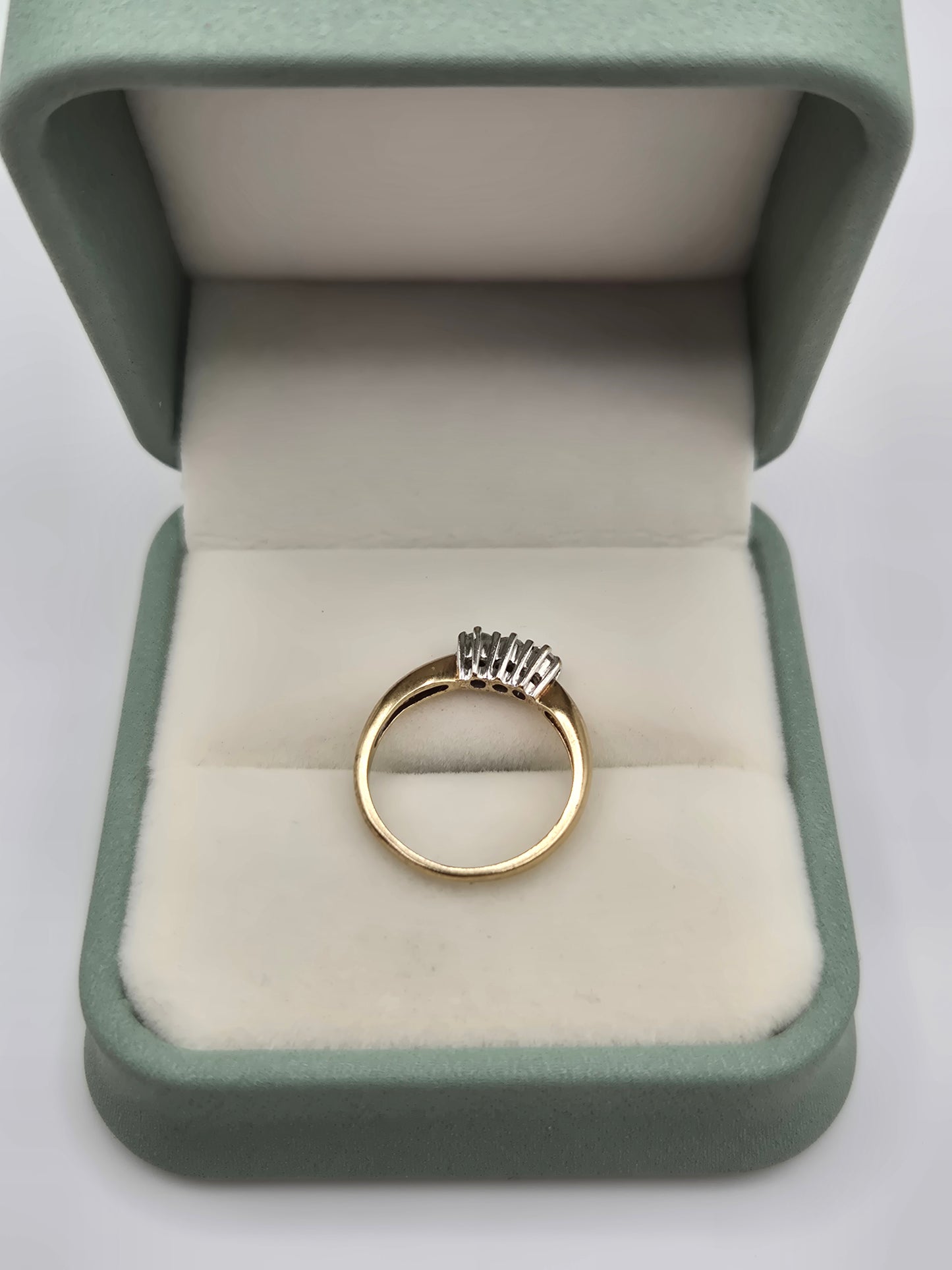 9ct gold diamond ring