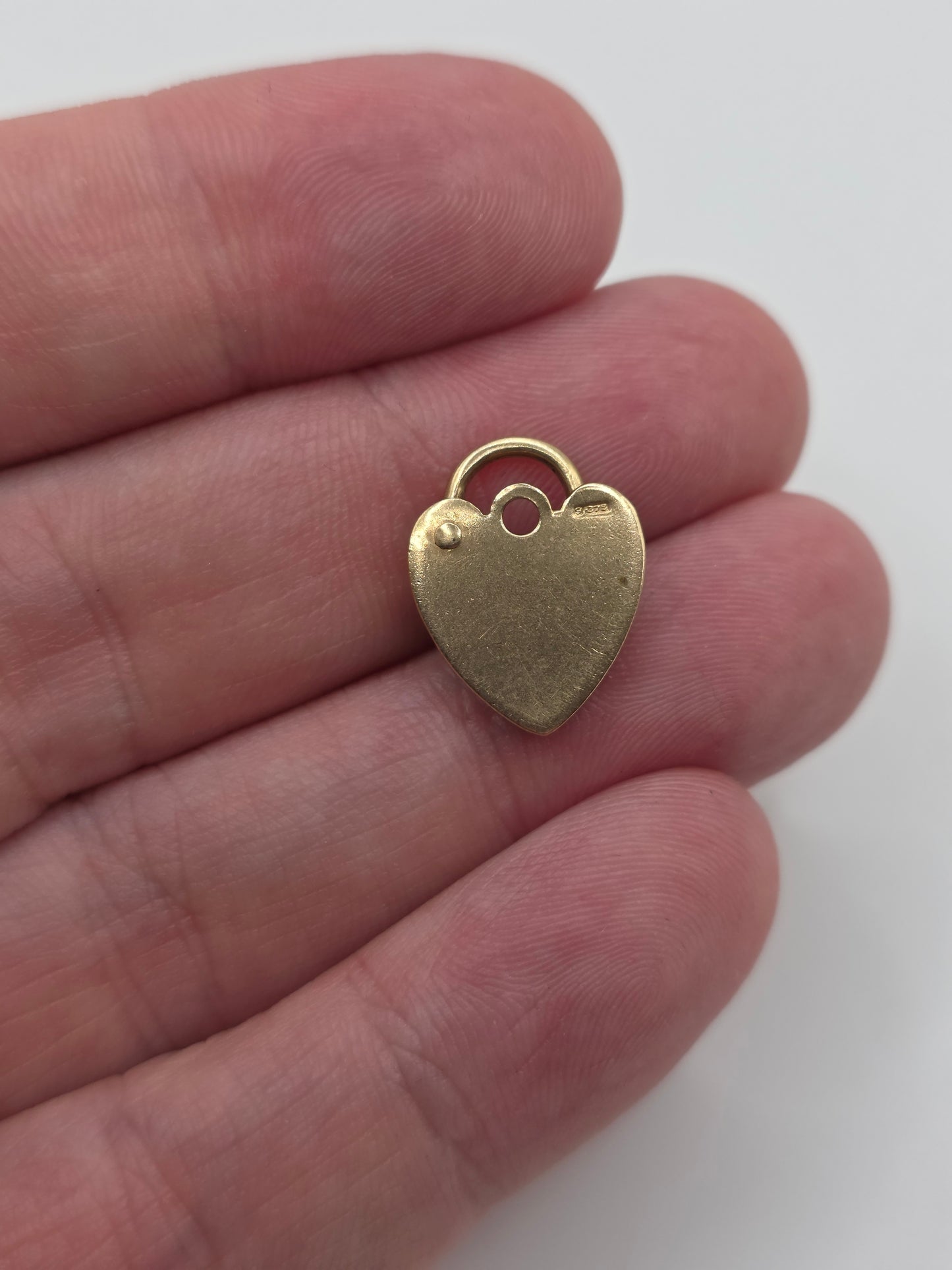 9ct gold padlock 43
