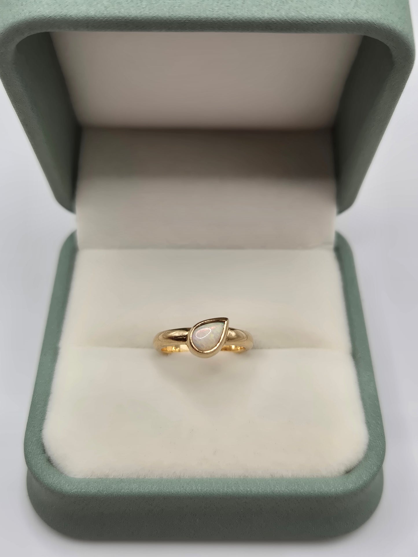 9ct gold opal ring