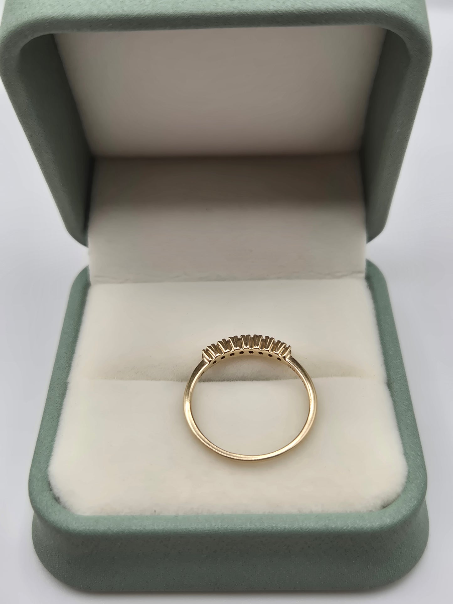 9ct gold quartz ring