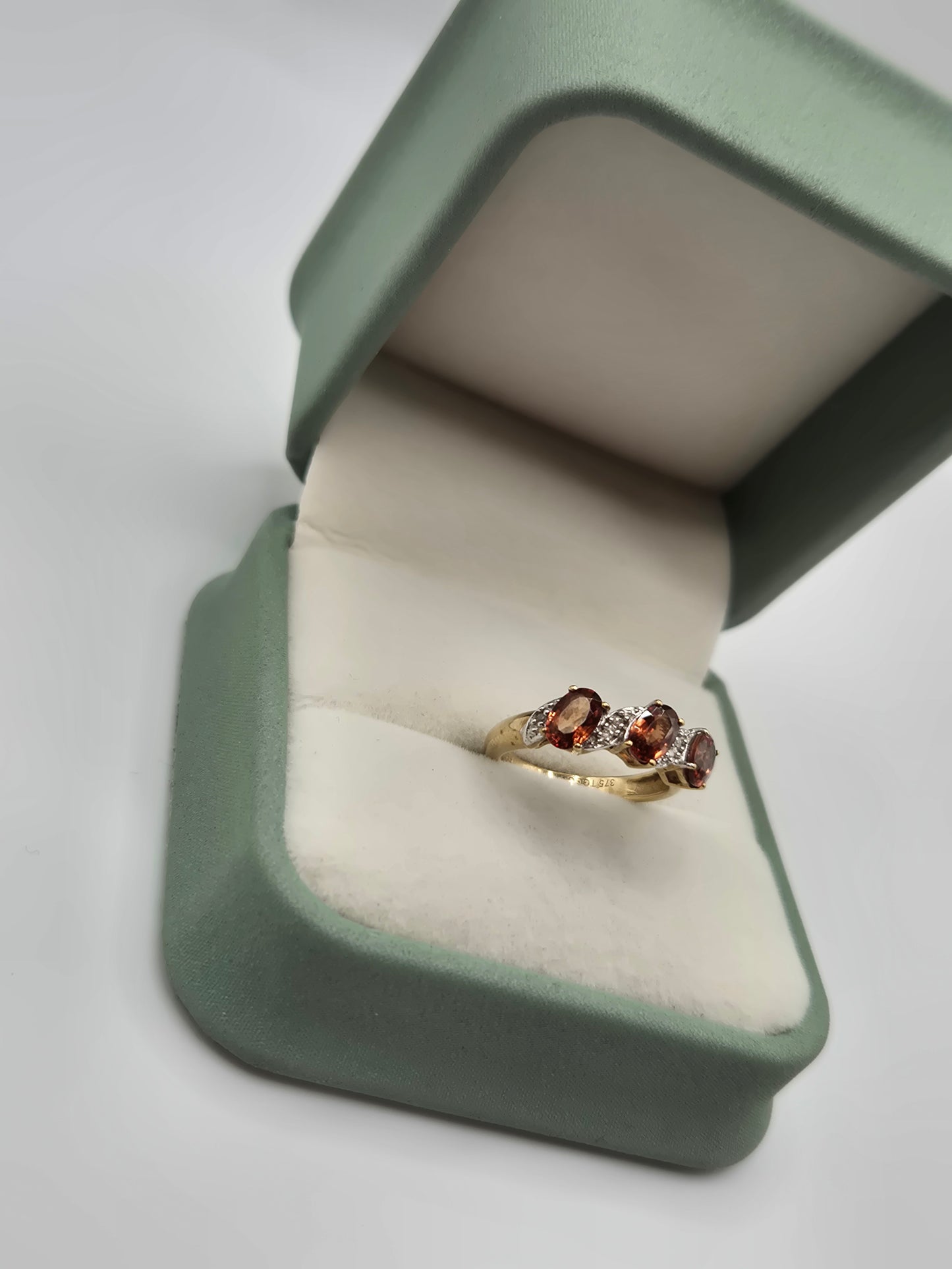 9ct gold quartz and diamond ring