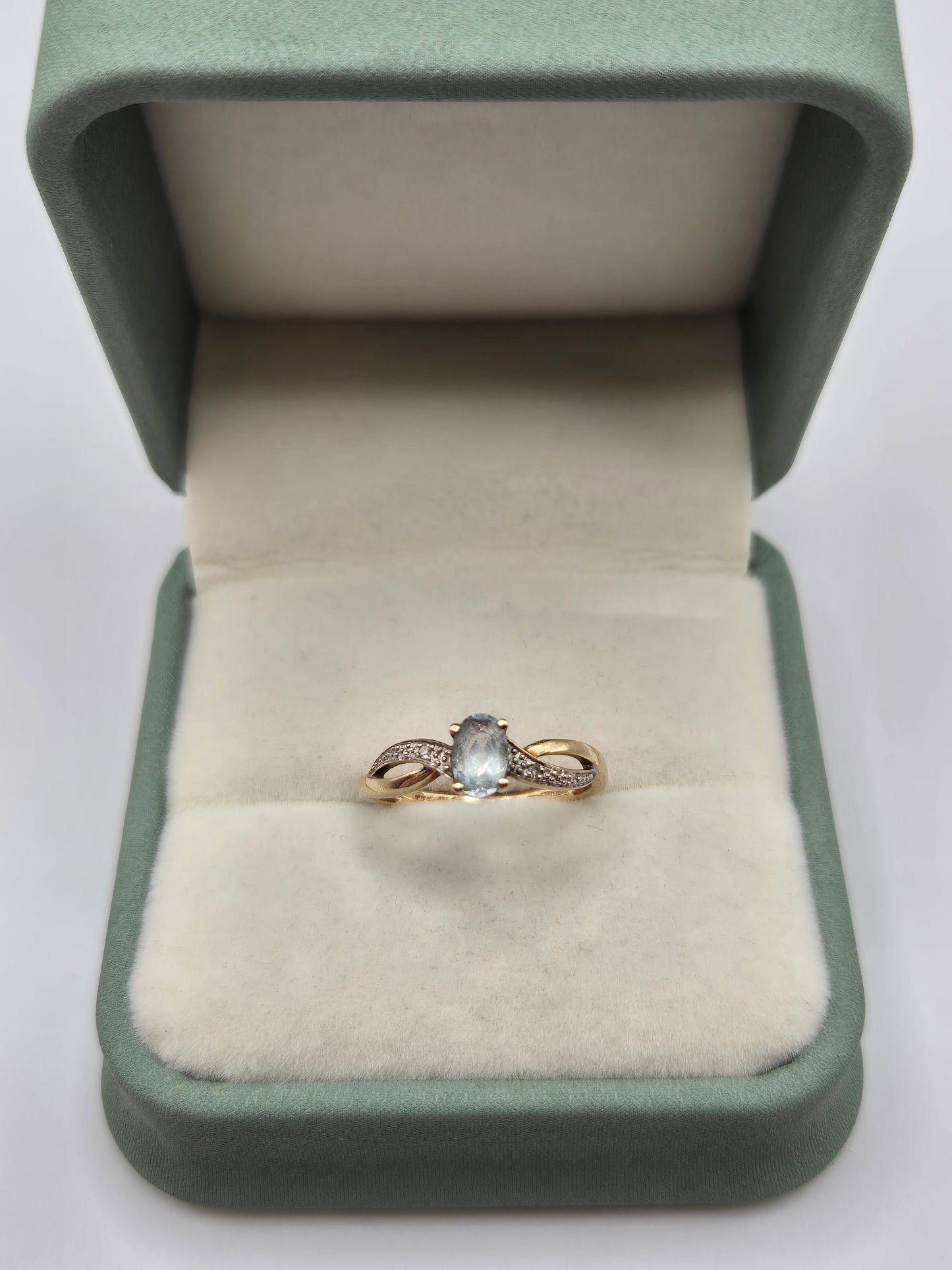 9ct gold topaz and diamond ring